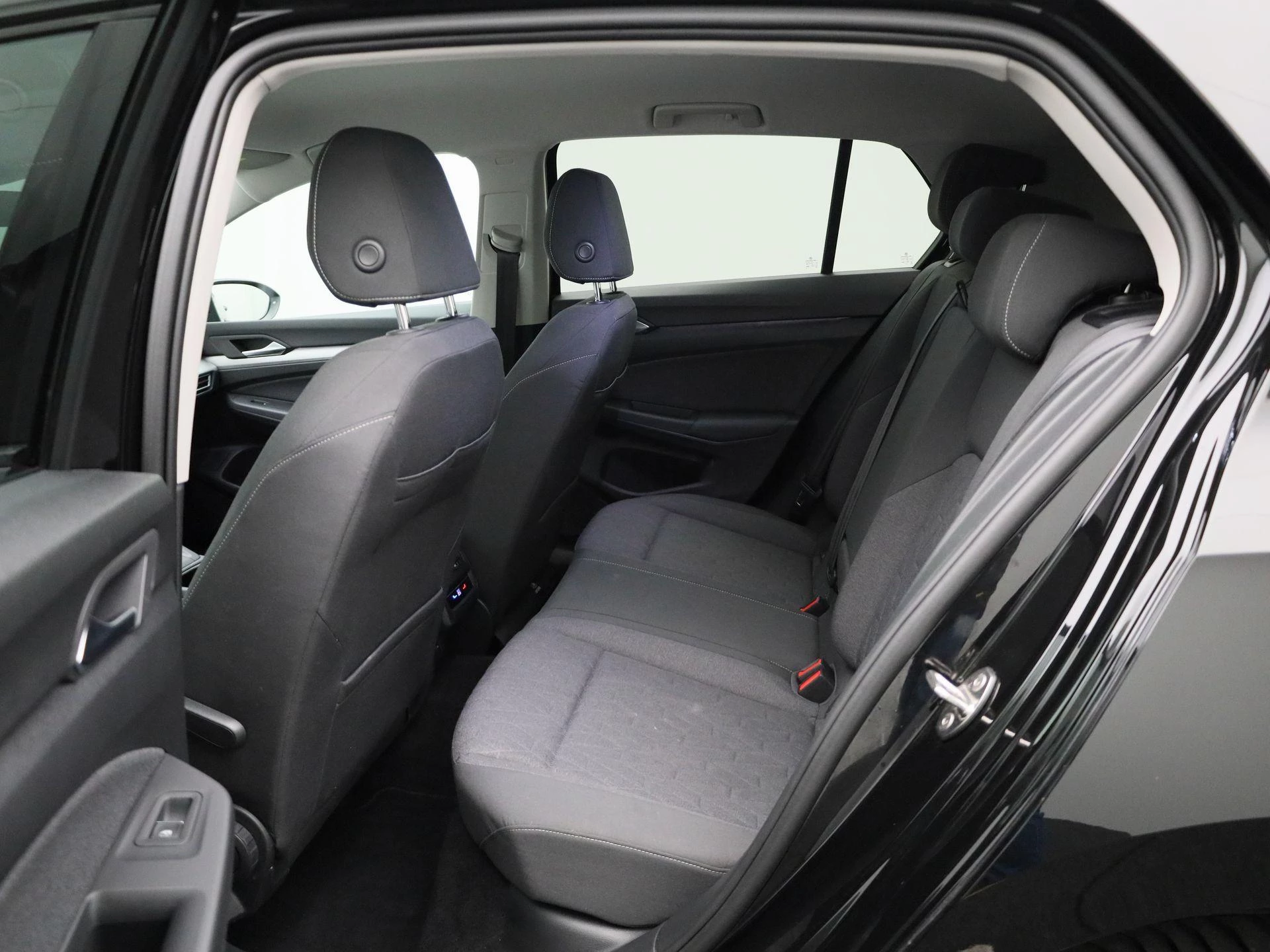Volkswagen-Golf-image-9