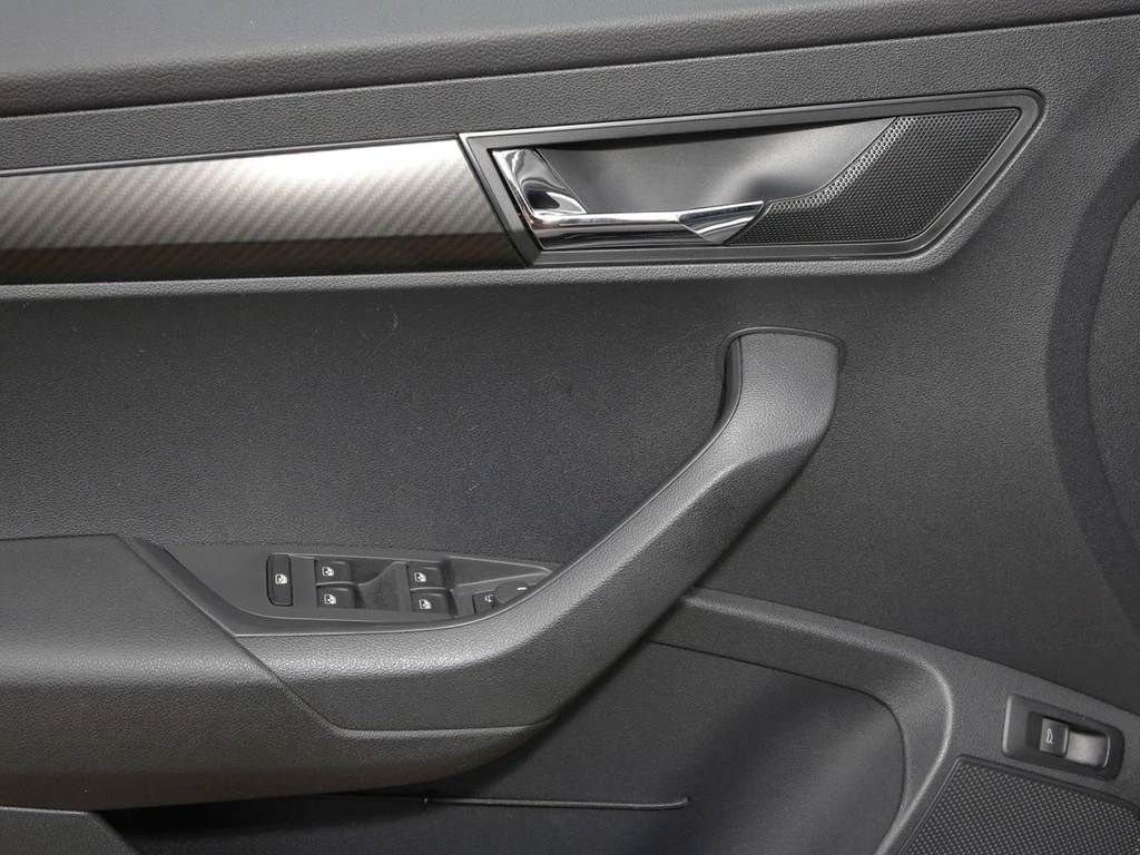 Škoda Karoq 2.0 TSI DSG 4x4 Sportline 18" ACC LED AHK