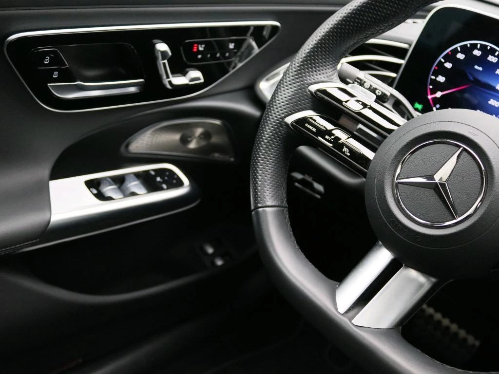 Mercedes-Benz-E-Klasse-image-8