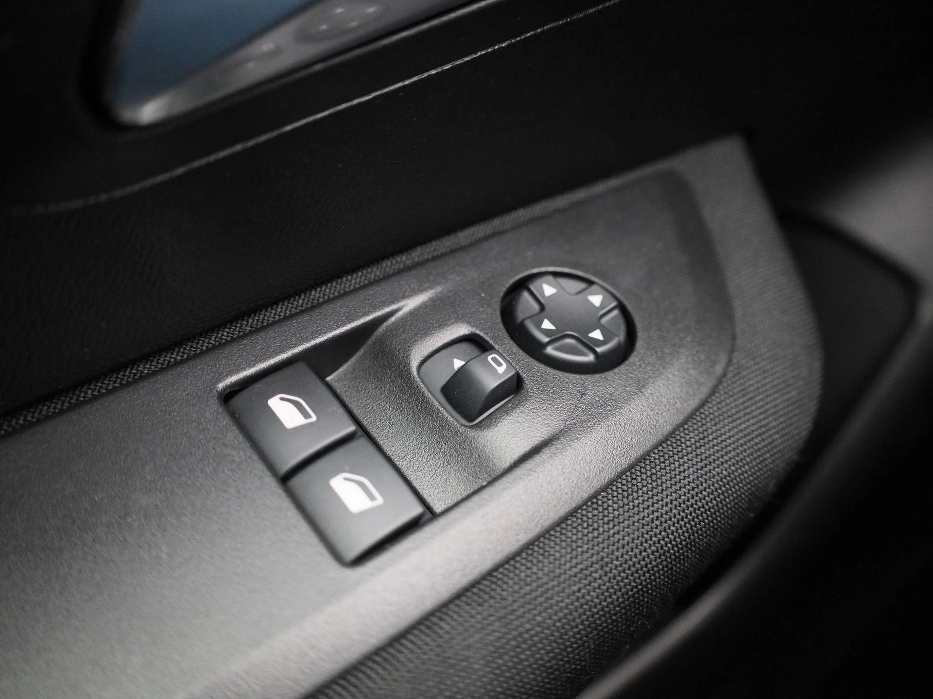 Peugeot-208-image-25