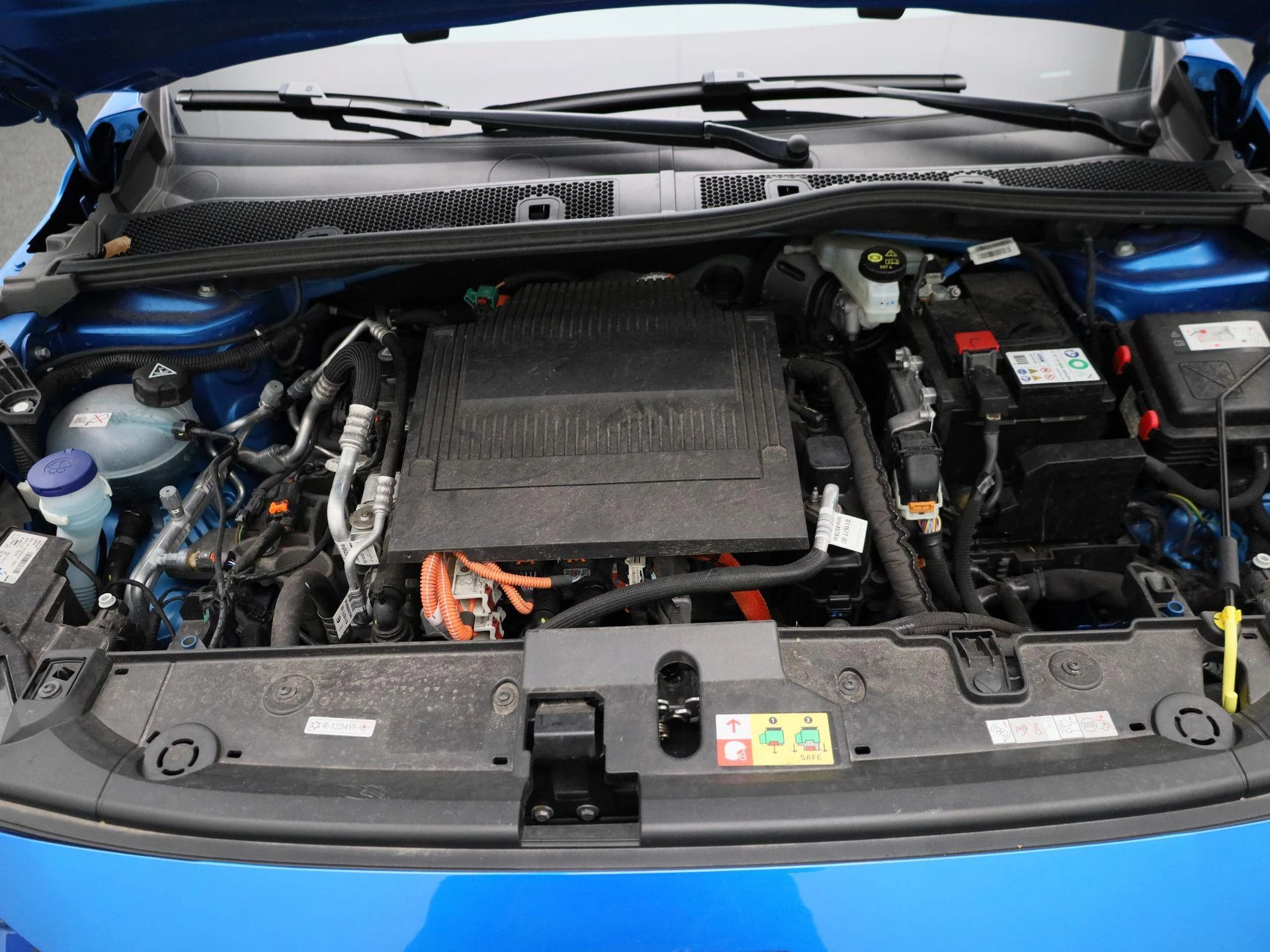 Peugeot-e-208-image-30