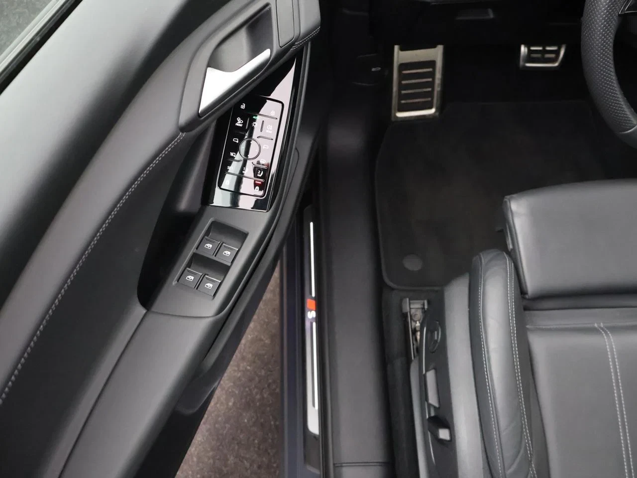 Audi-Q6 e-tron-image-24