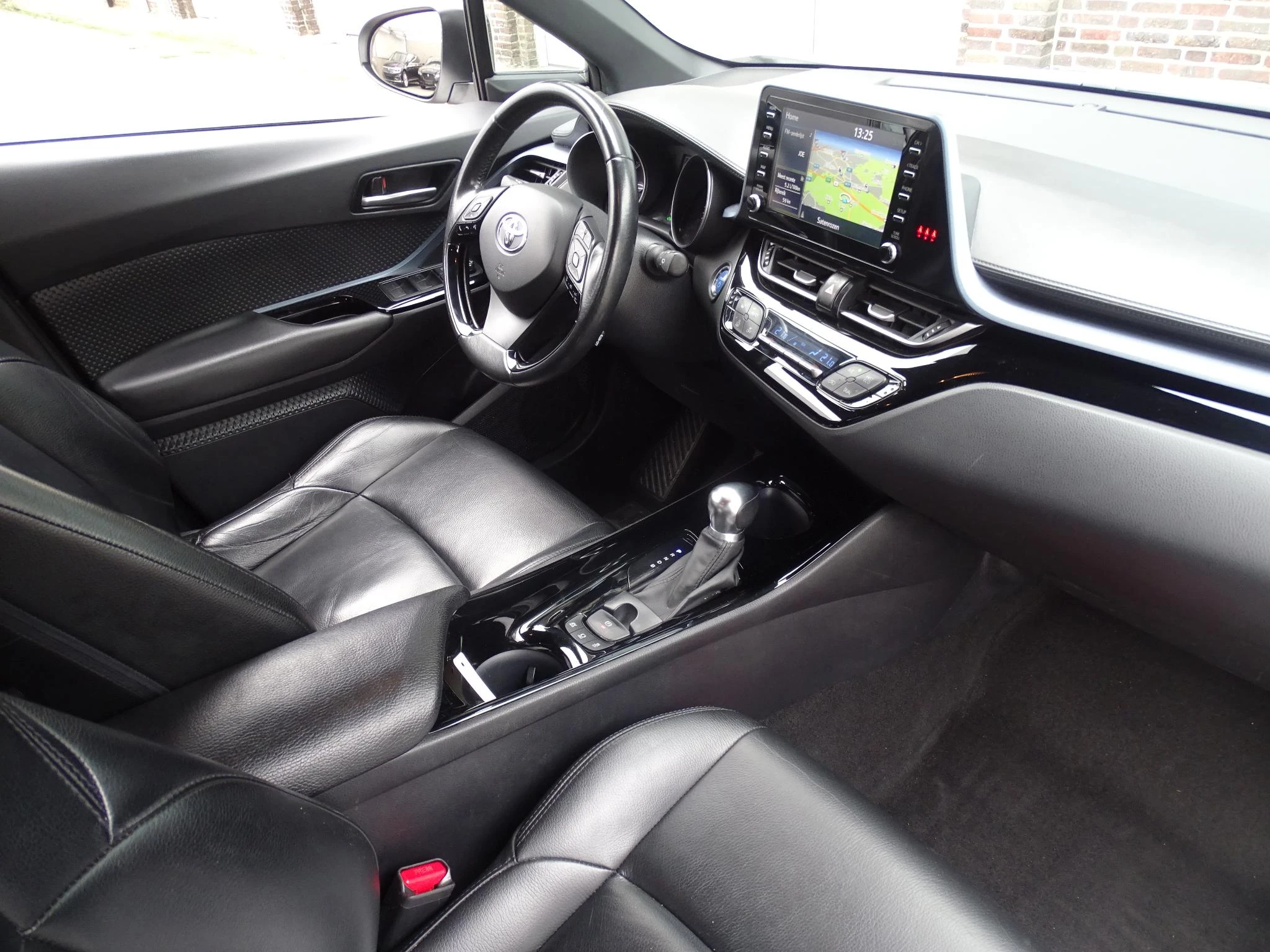Toyota-C-HR-image-14