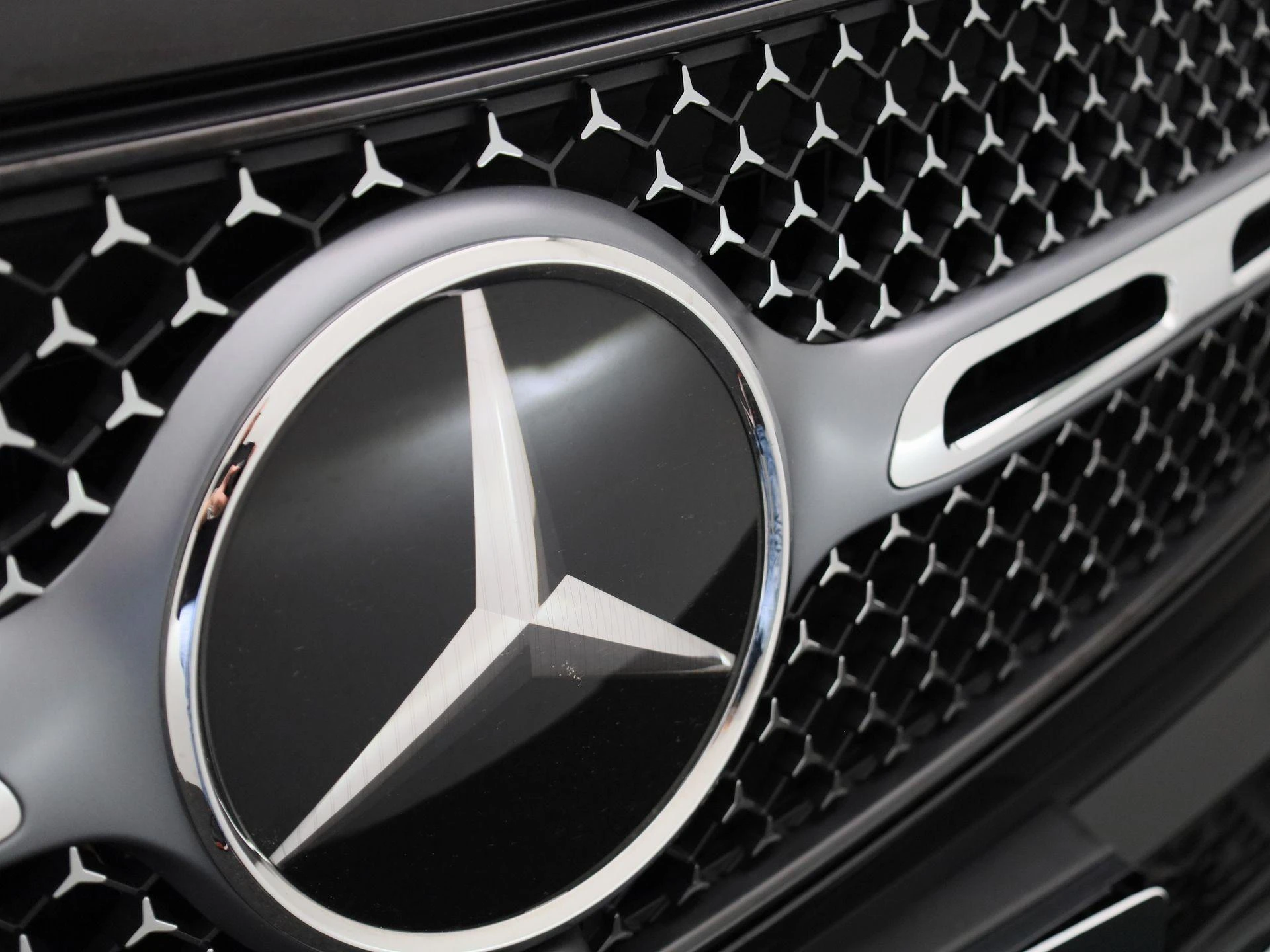 Mercedes-Benz-GLC-image-39