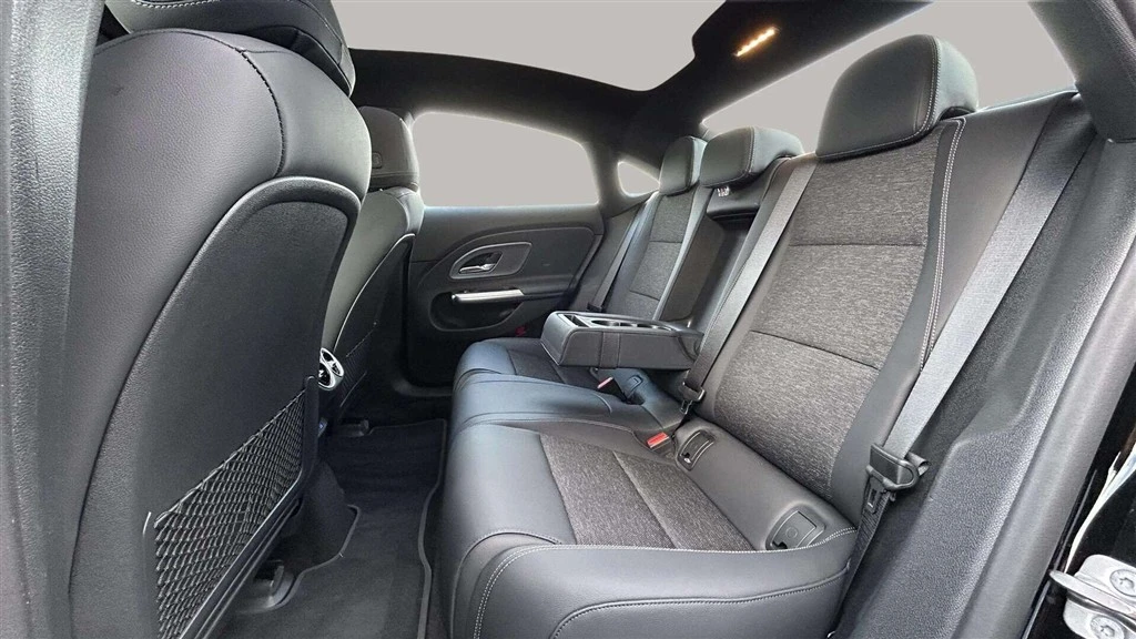 Mercedes-Benz-CLA-image-21