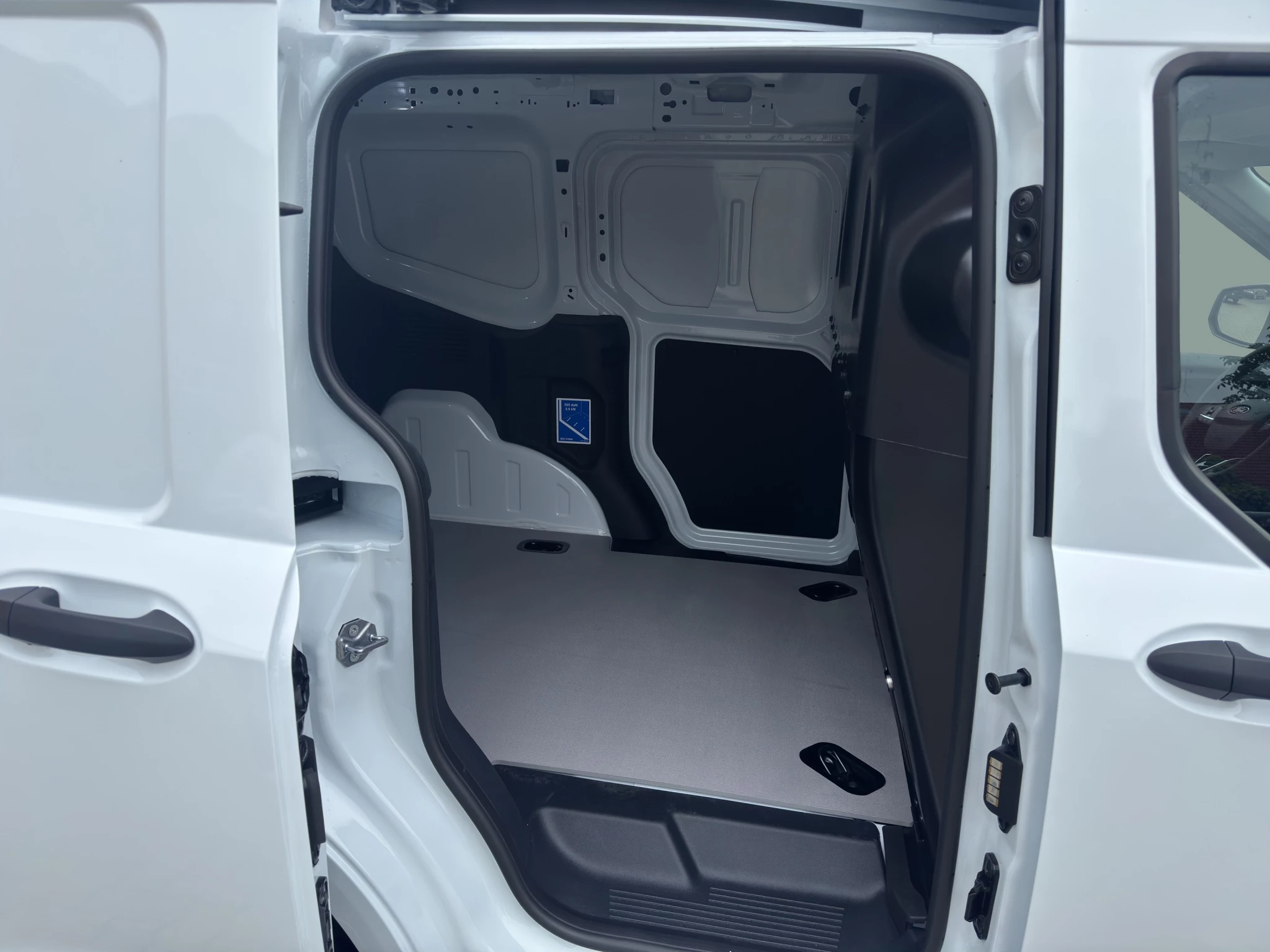 Ford-Transit Courier-image-10