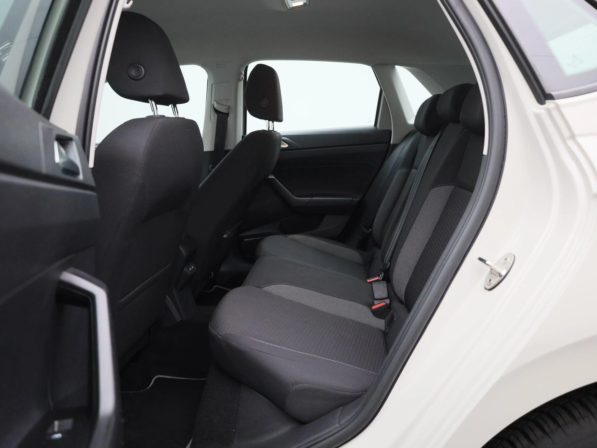 Volkswagen-Polo-image-12
