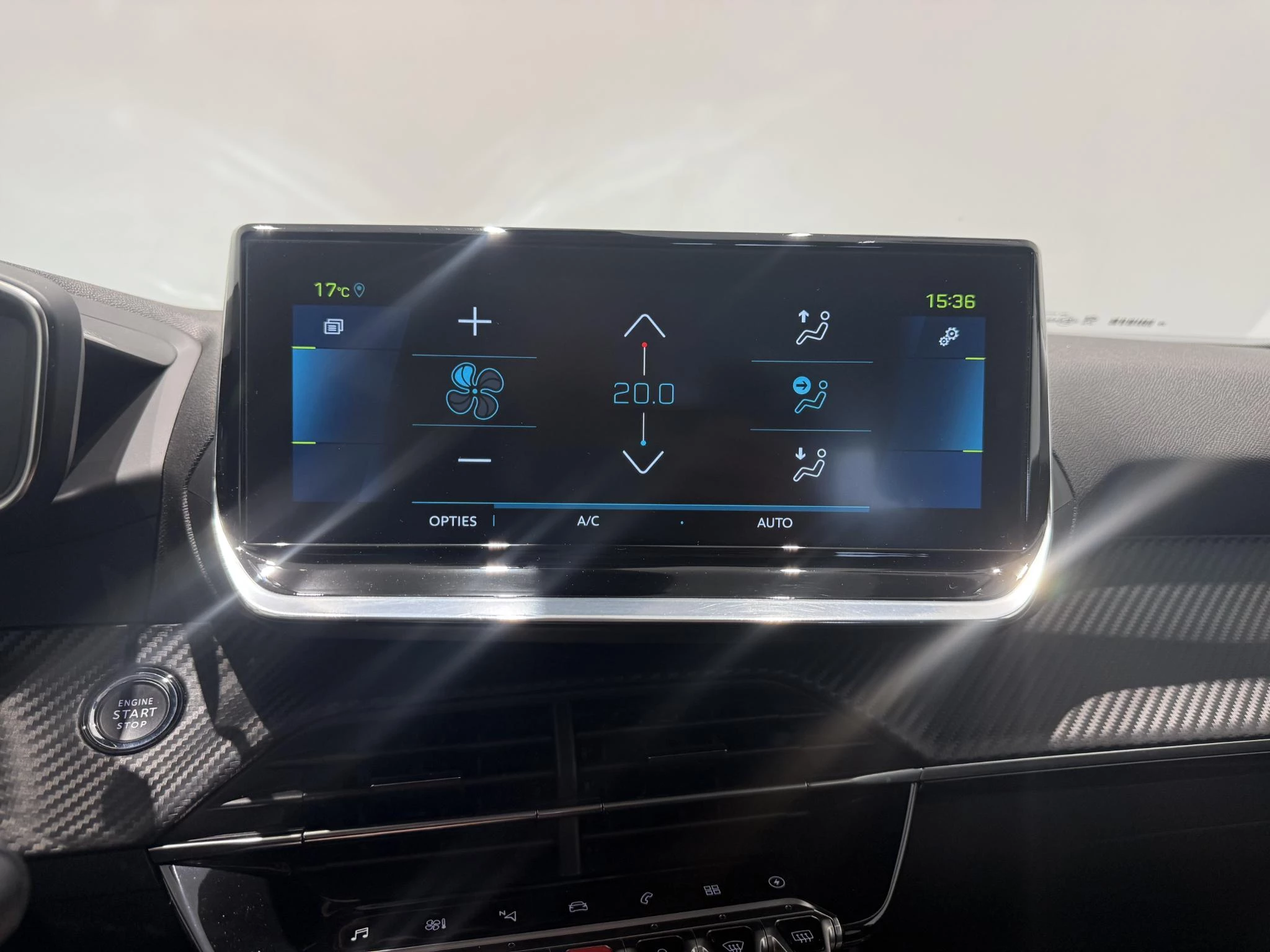 Peugeot-e-2008-image-19