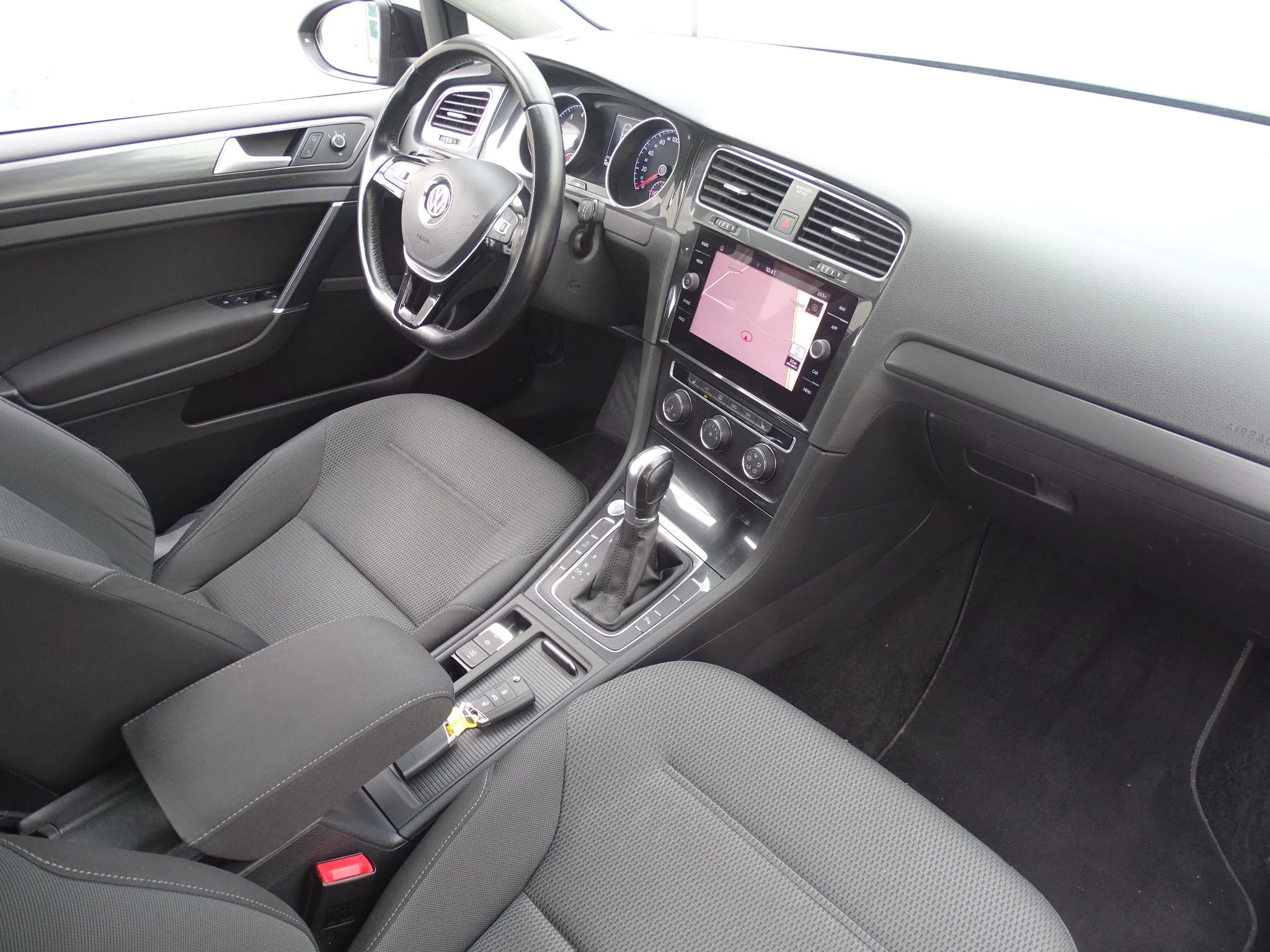 Volkswagen-Golf-image-13