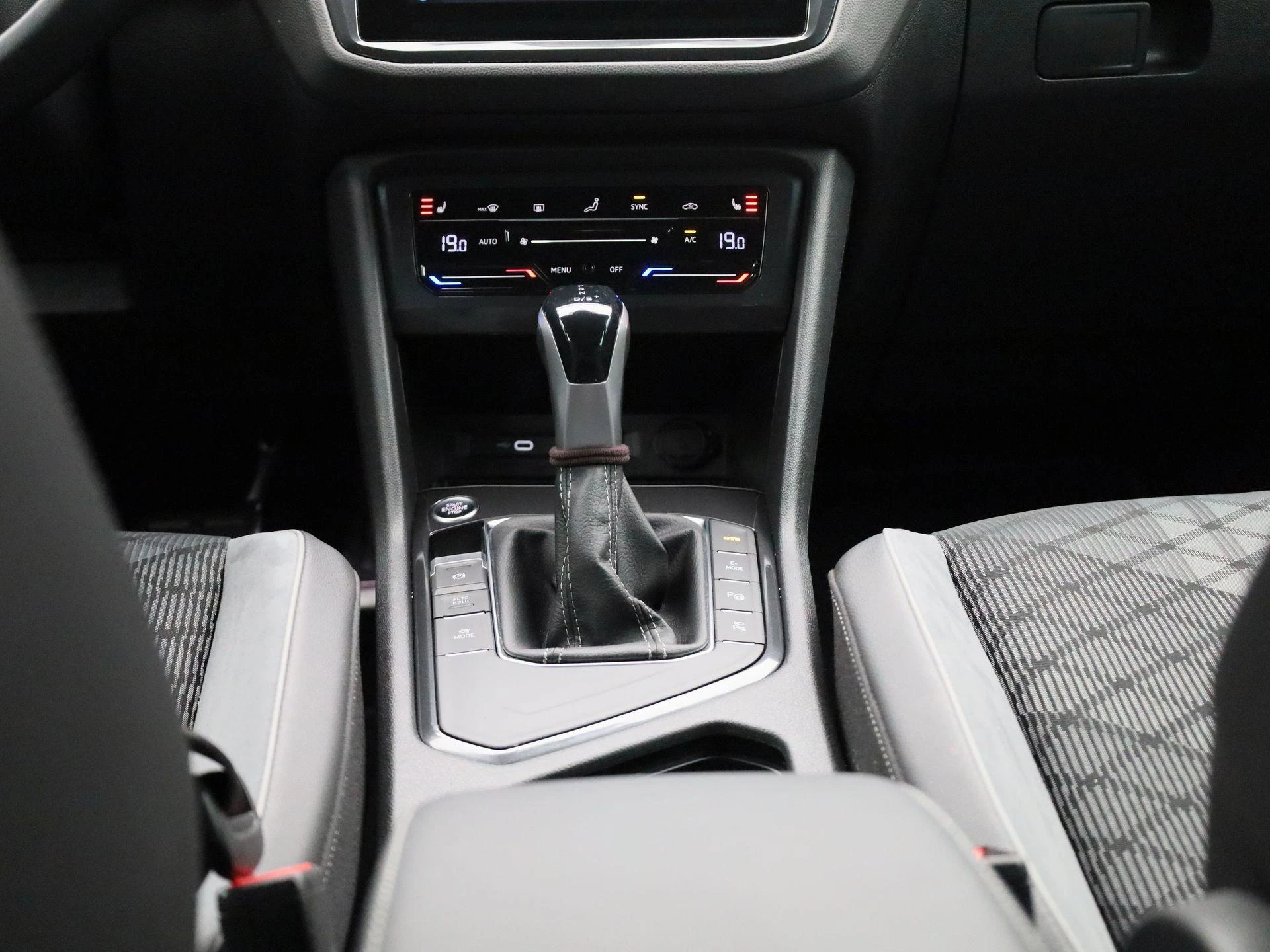 Volkswagen-Tiguan-image-9