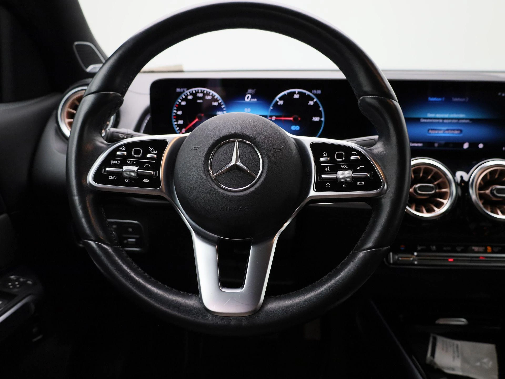 Mercedes-Benz-EQB-image-6