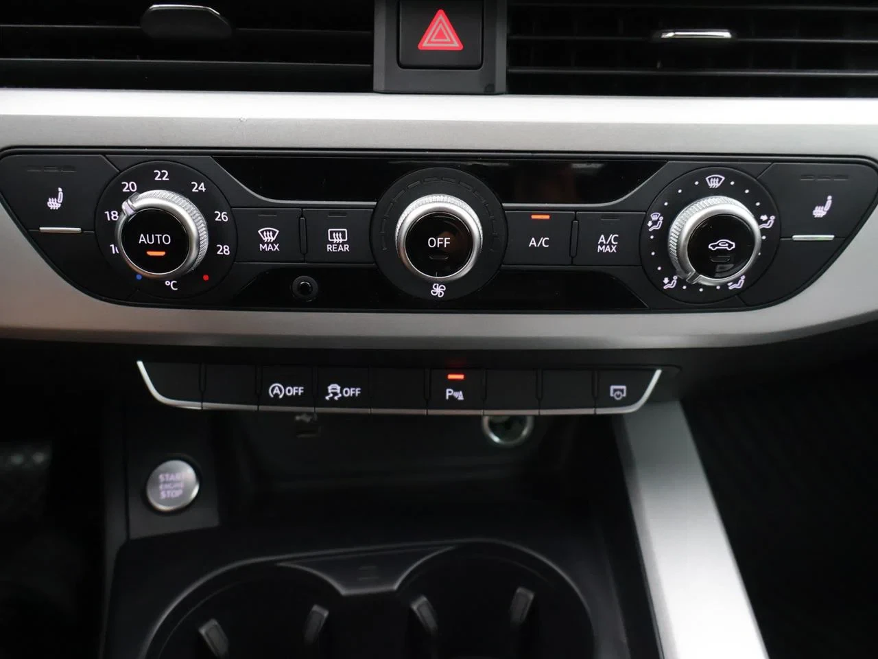 Audi A4 Avant 35TFSI 150PK Business Edition *AUTOMAAT*SHADOWLOOK*ZETELVERWARMING*NAVI*BLTH*CRUISE*...