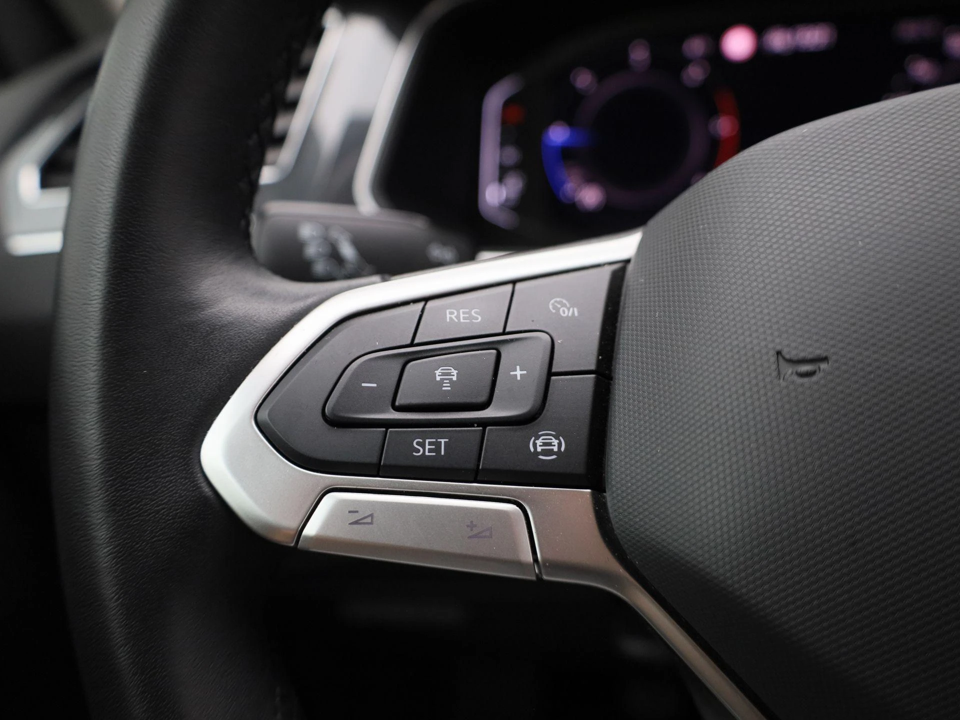 Volkswagen-Tiguan-image-22