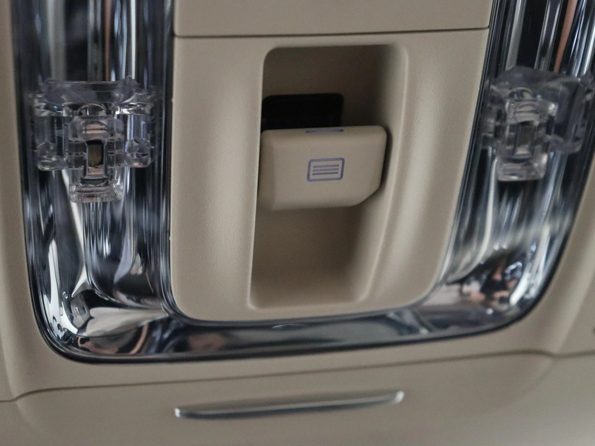 Mercedes-Benz-GLB-image-23