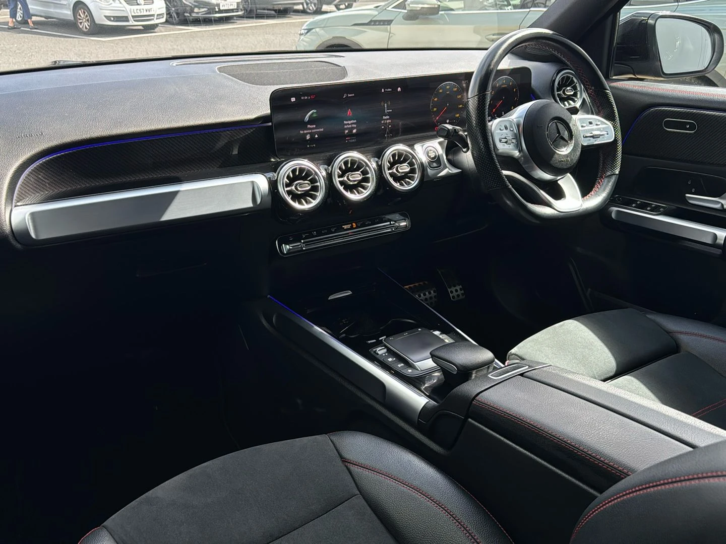 Mercedes-Benz-GLB-image-1