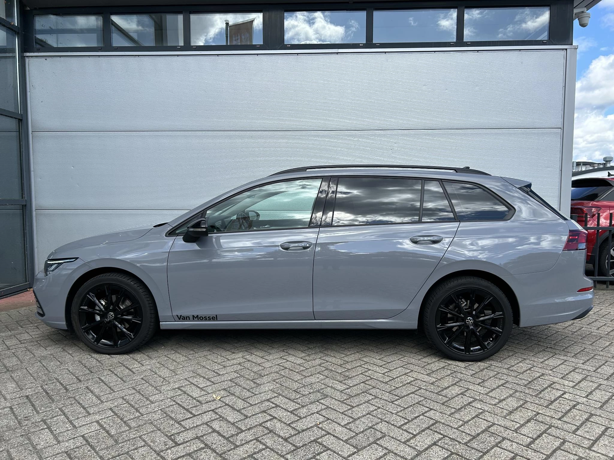 Volkswagen-Golf-image-2