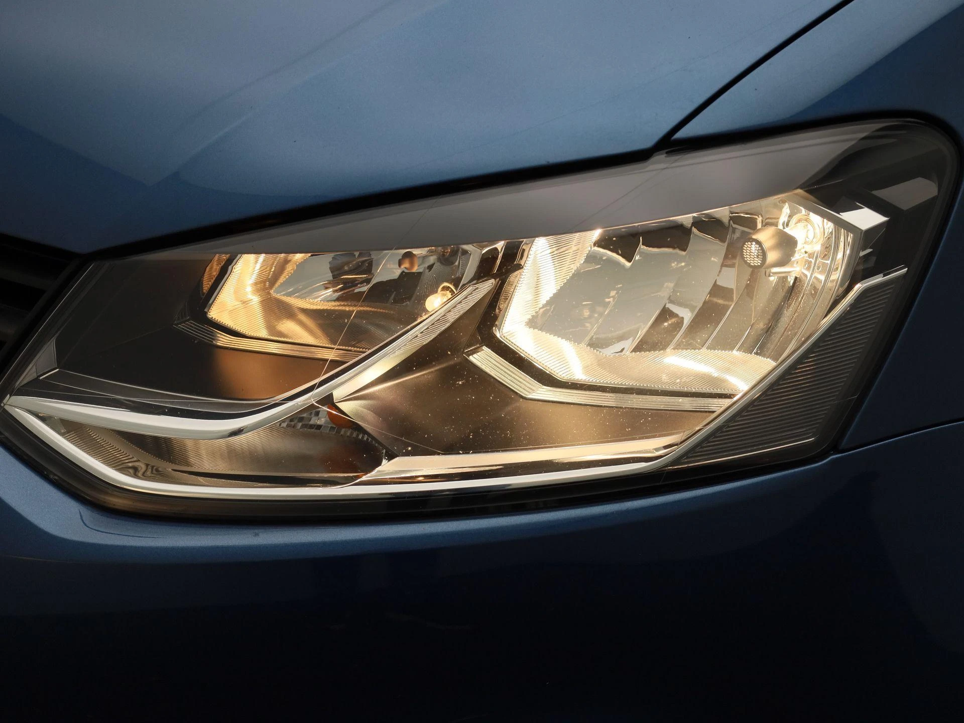 Volkswagen-Polo-image-12