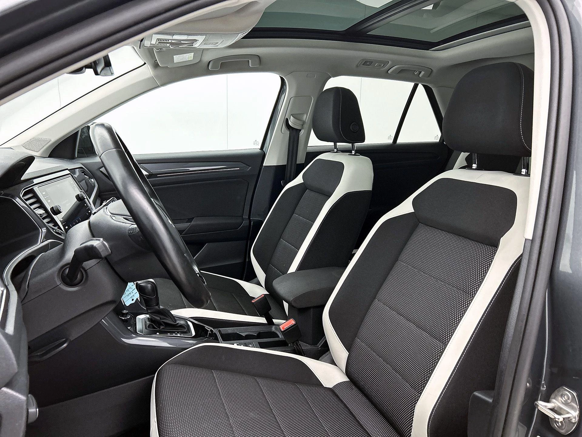 Volkswagen-T-Roc-image-32