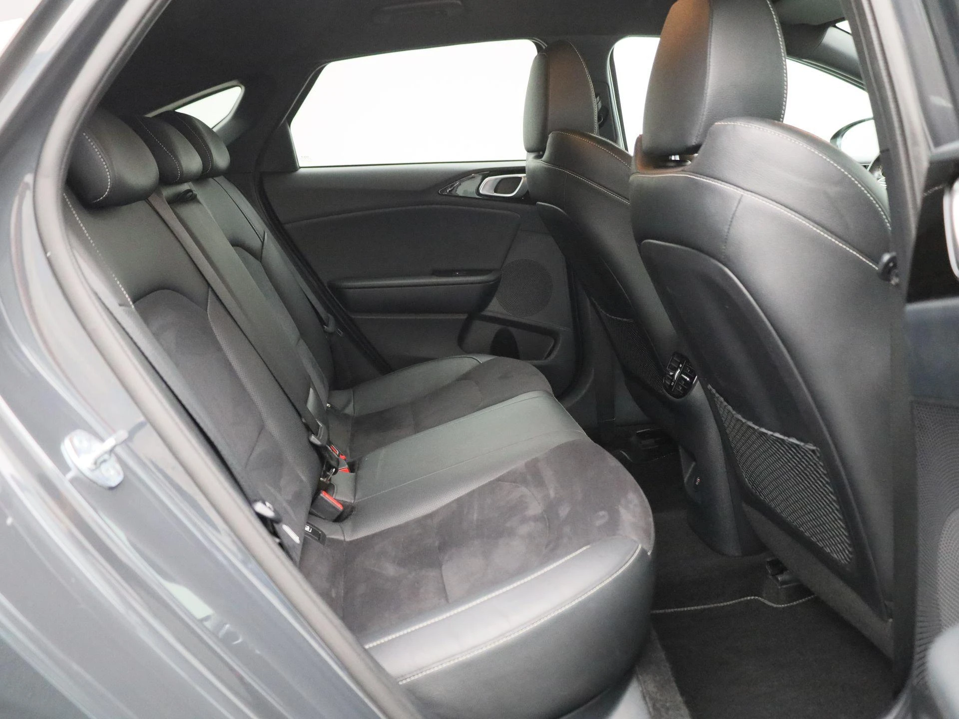 Kia-ProCeed-image-38