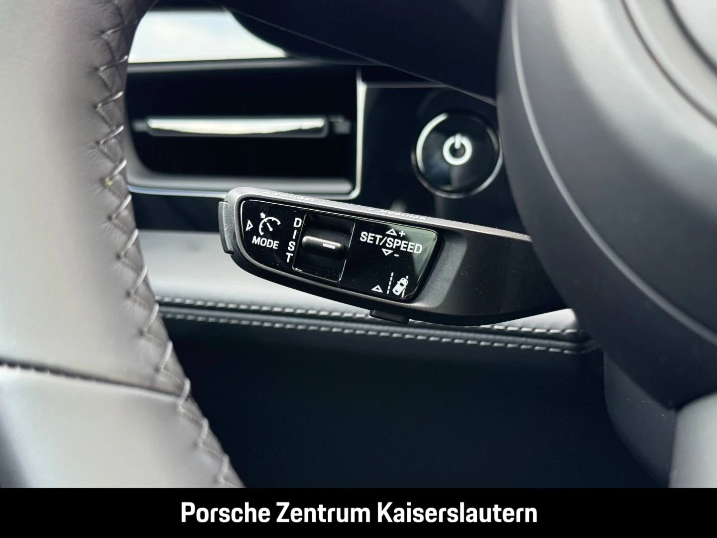 Porsche Taycan Black Edition InnoDrive HA-Lenkung HeadUp black edition