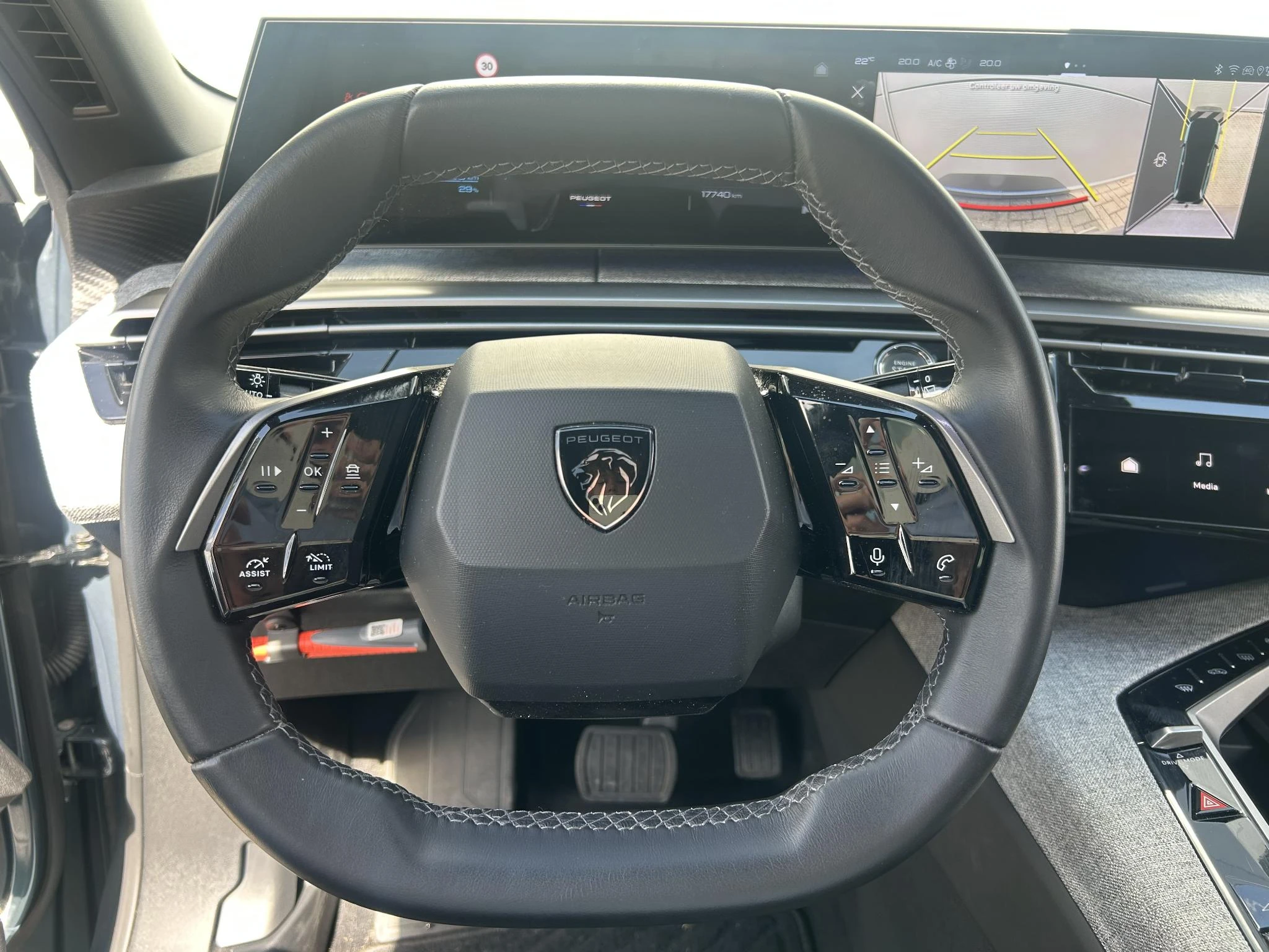 Peugeot-e-5008-image-9