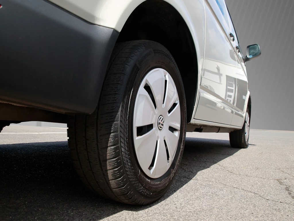 Volkswagen-Transporter-image-4