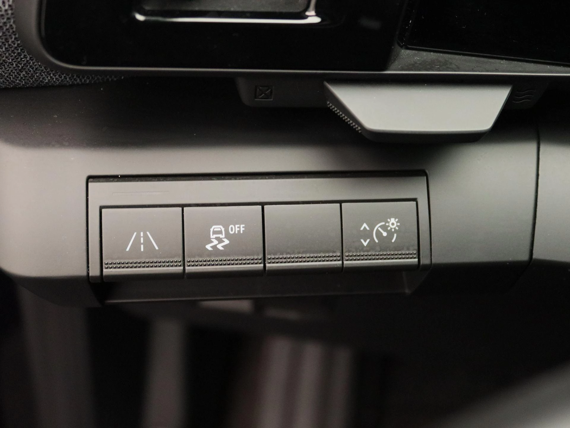 Renault-Megane E-Tech-image-18