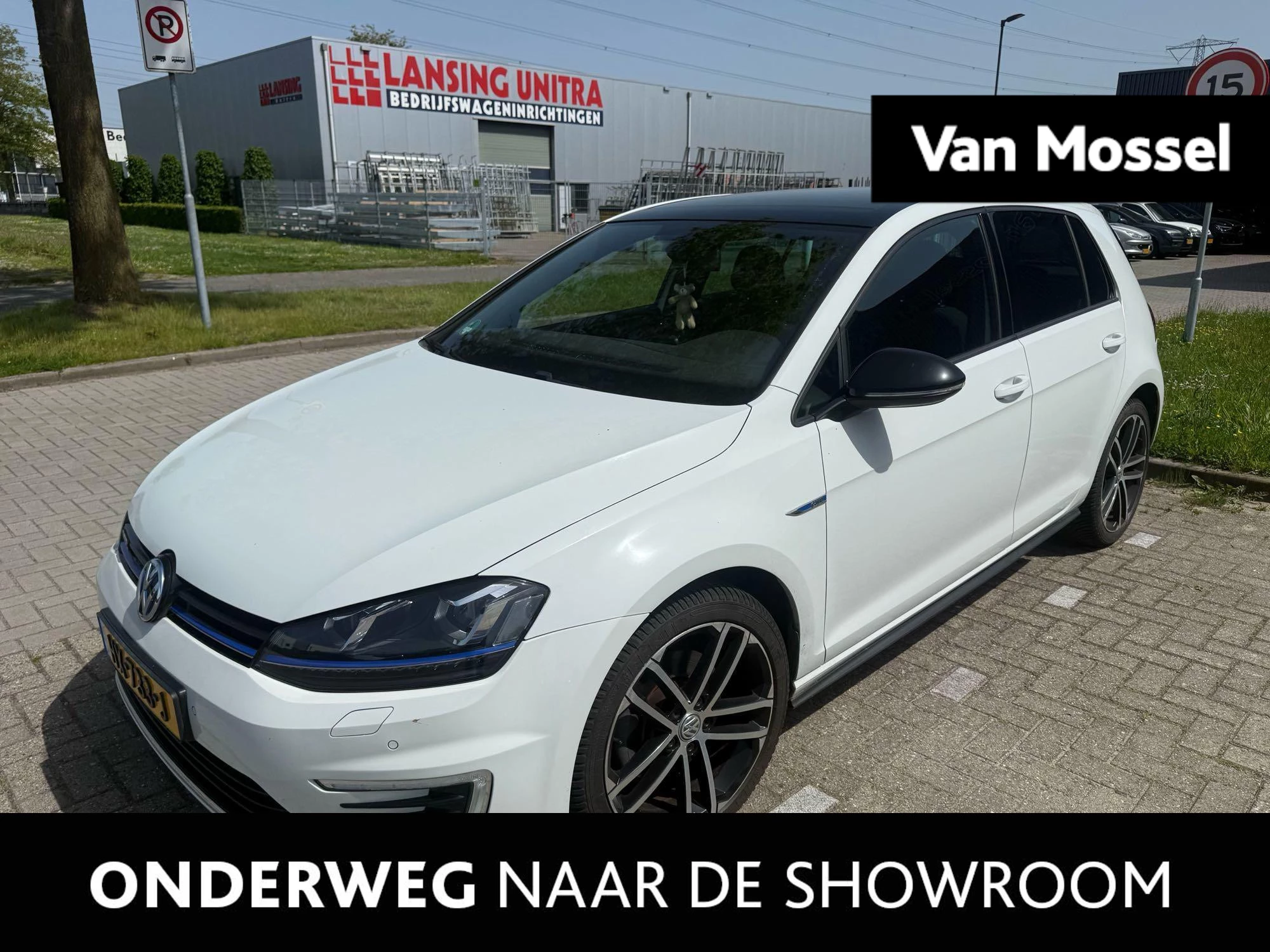 Volkswagen-Golf-image-0