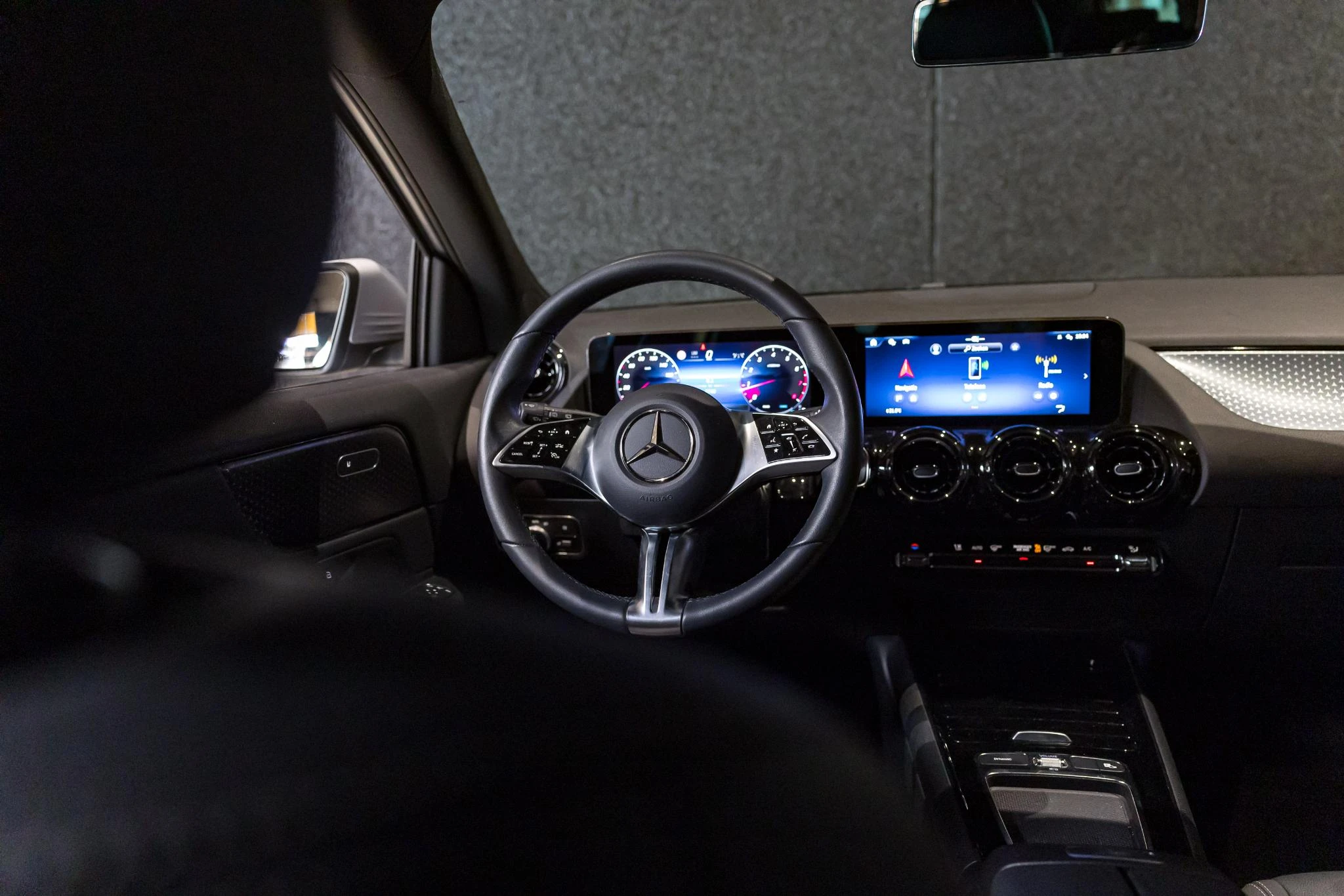 Mercedes-Benz-GLA-image-15