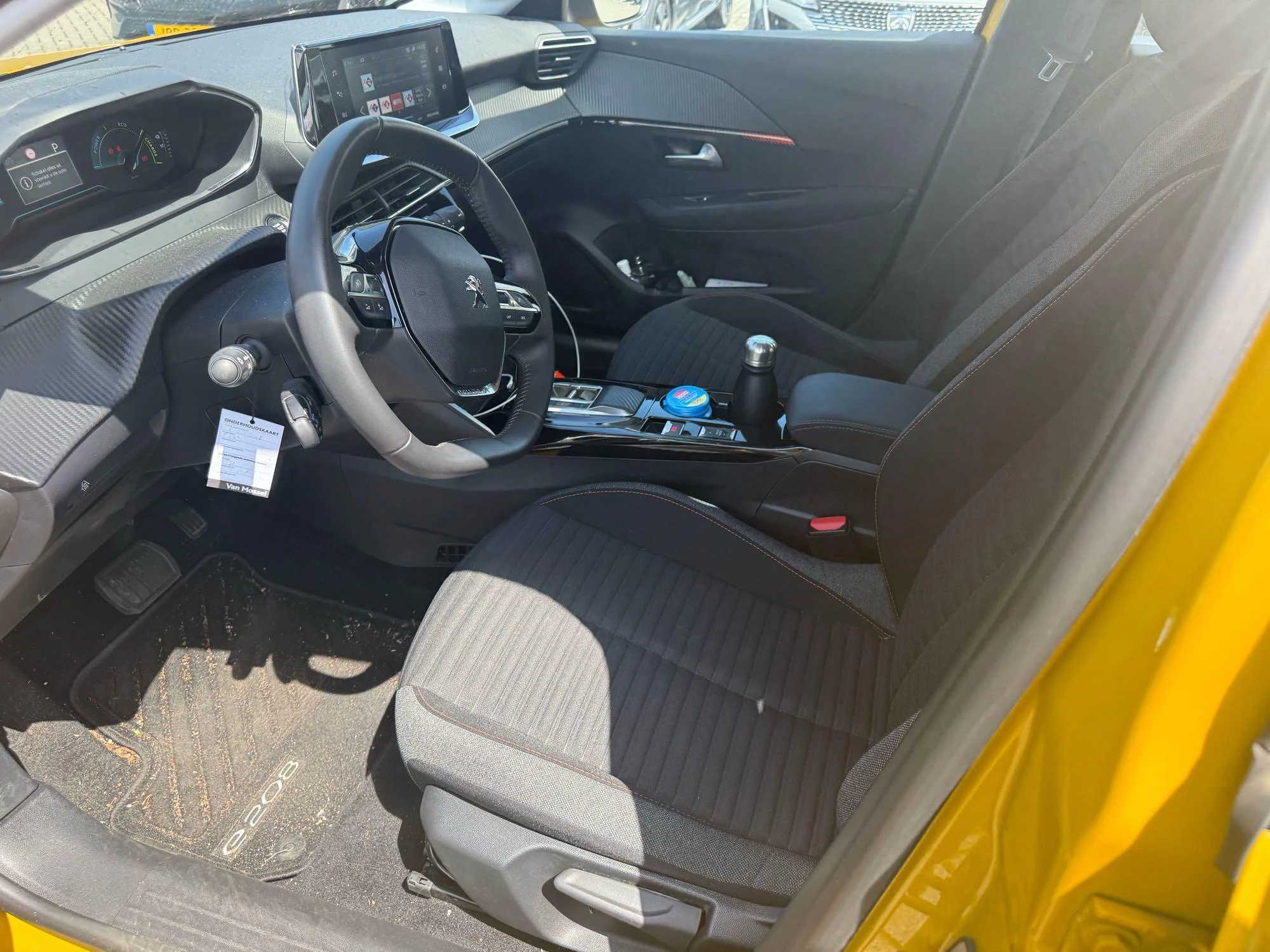 Peugeot-e-208-image-16