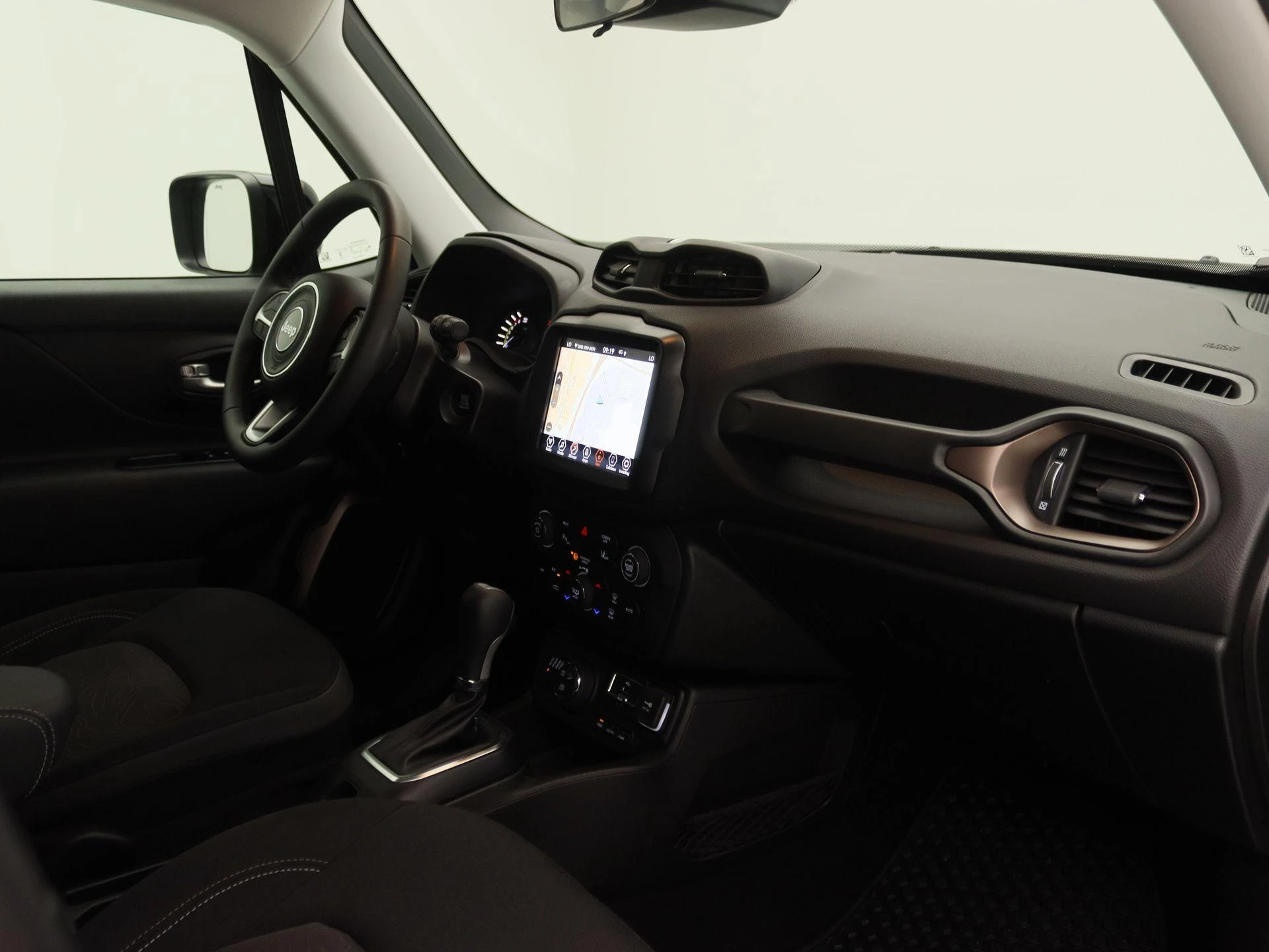 Jeep-Renegade-image-21