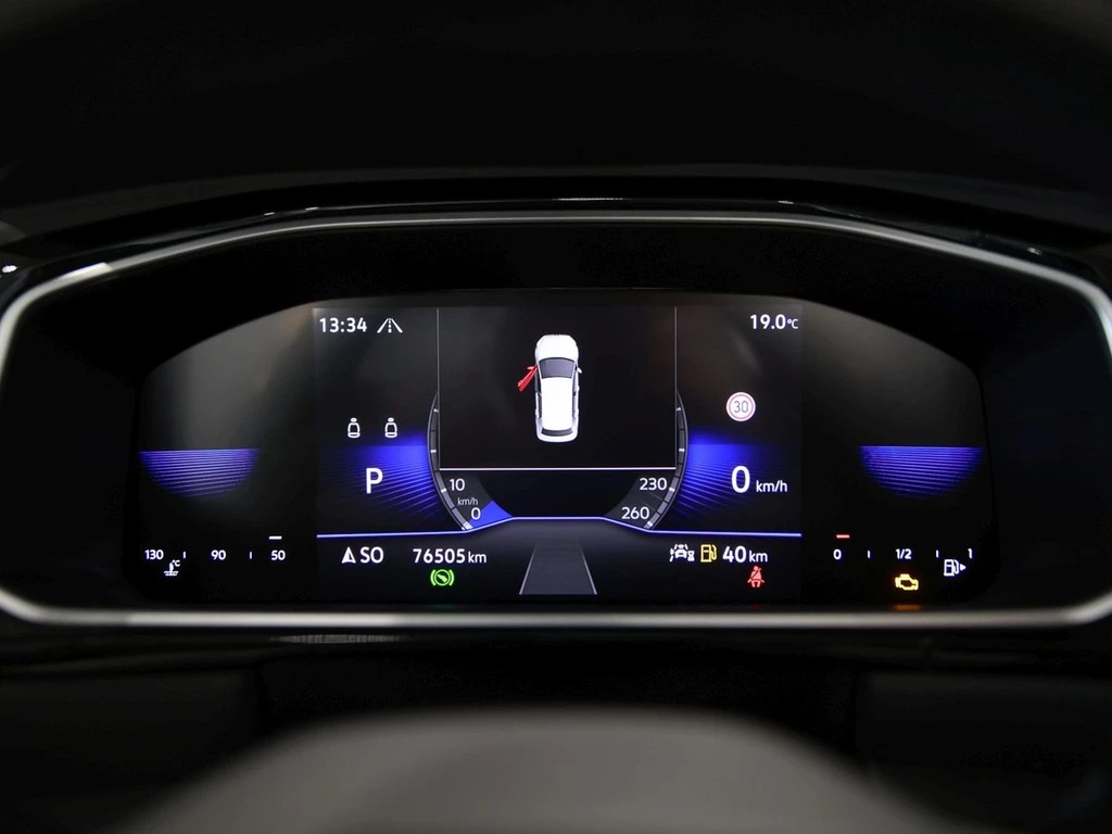 Volkswagen-T-Roc-image-12