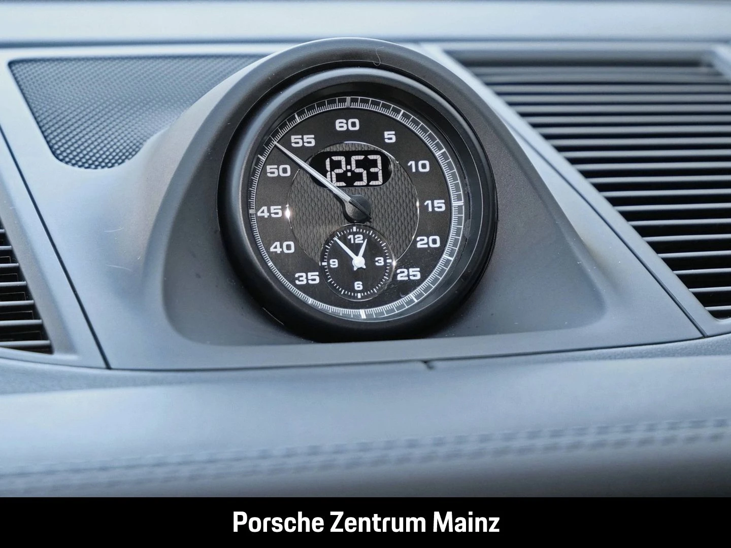 Porsche-Macan-image-20