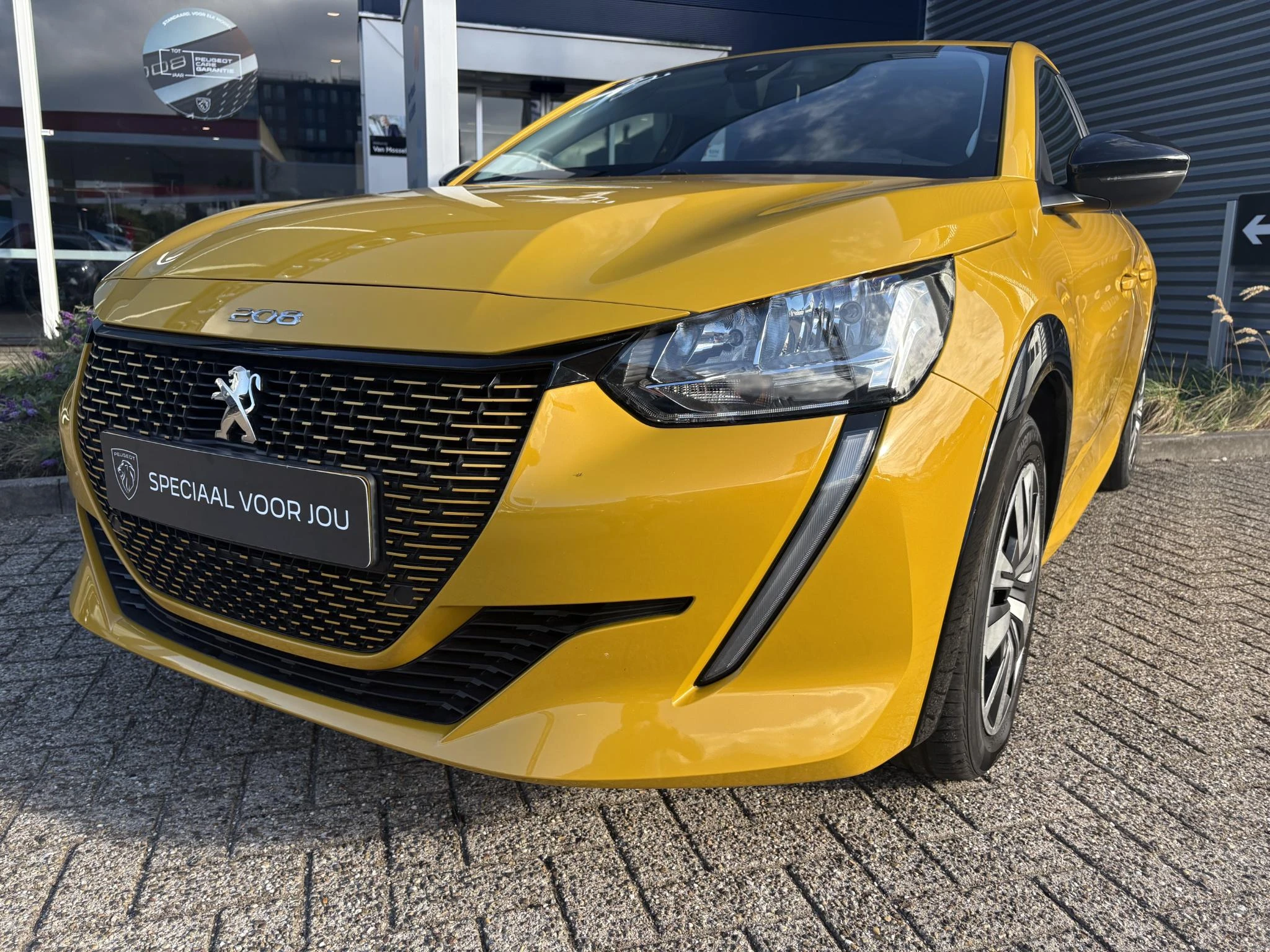Peugeot-e-208-image-2