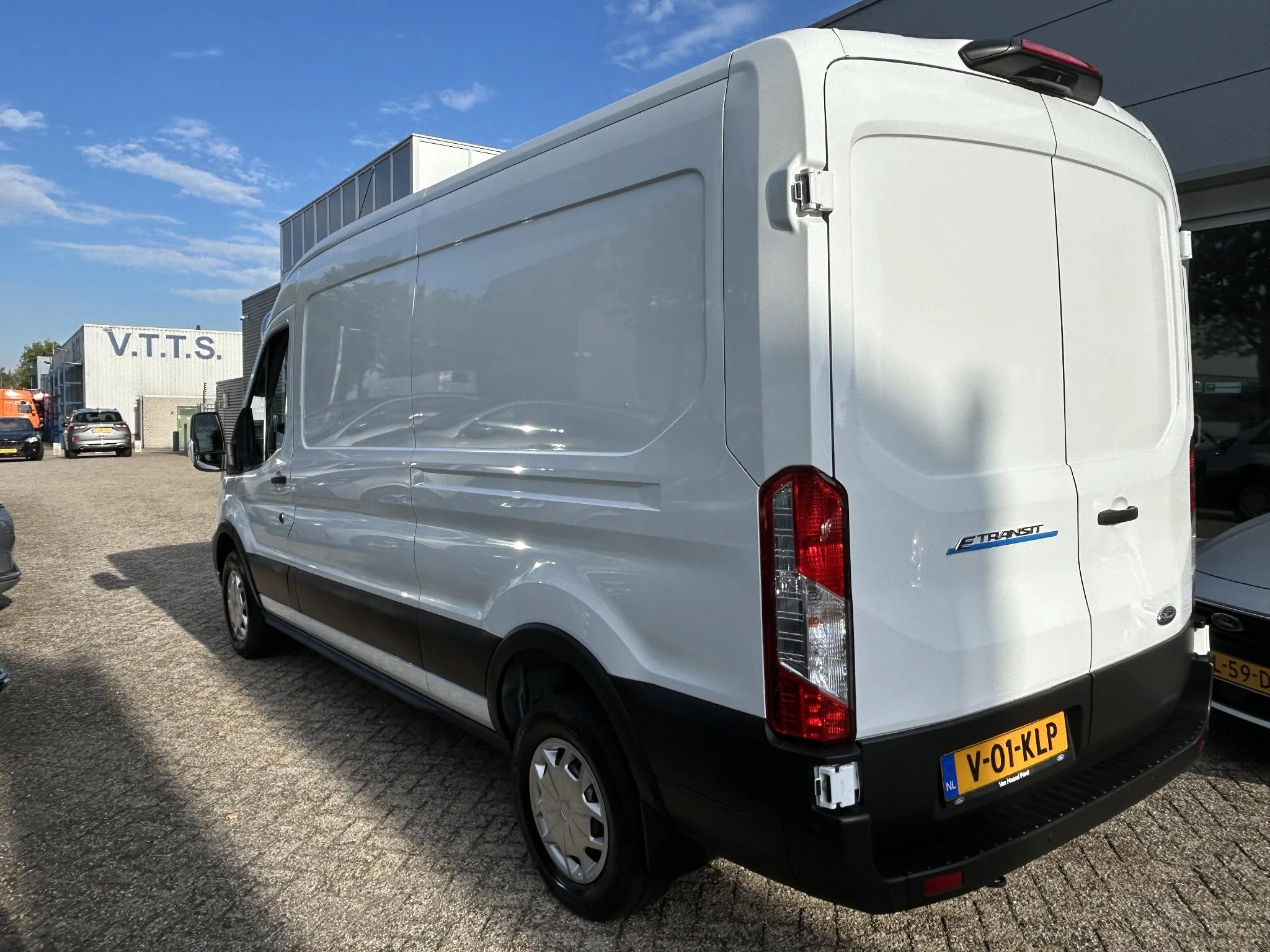 Ford-E-Transit-image-2