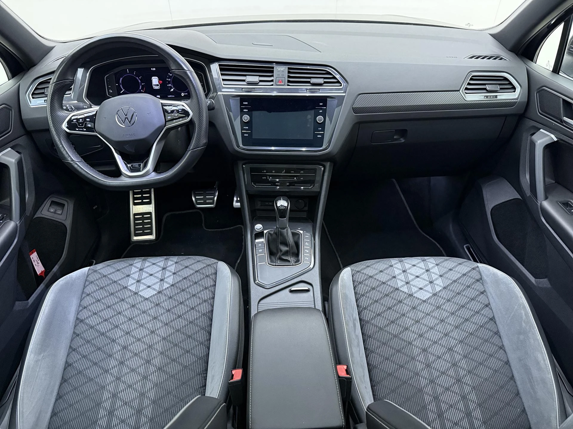 Volkswagen-Tiguan-image-13