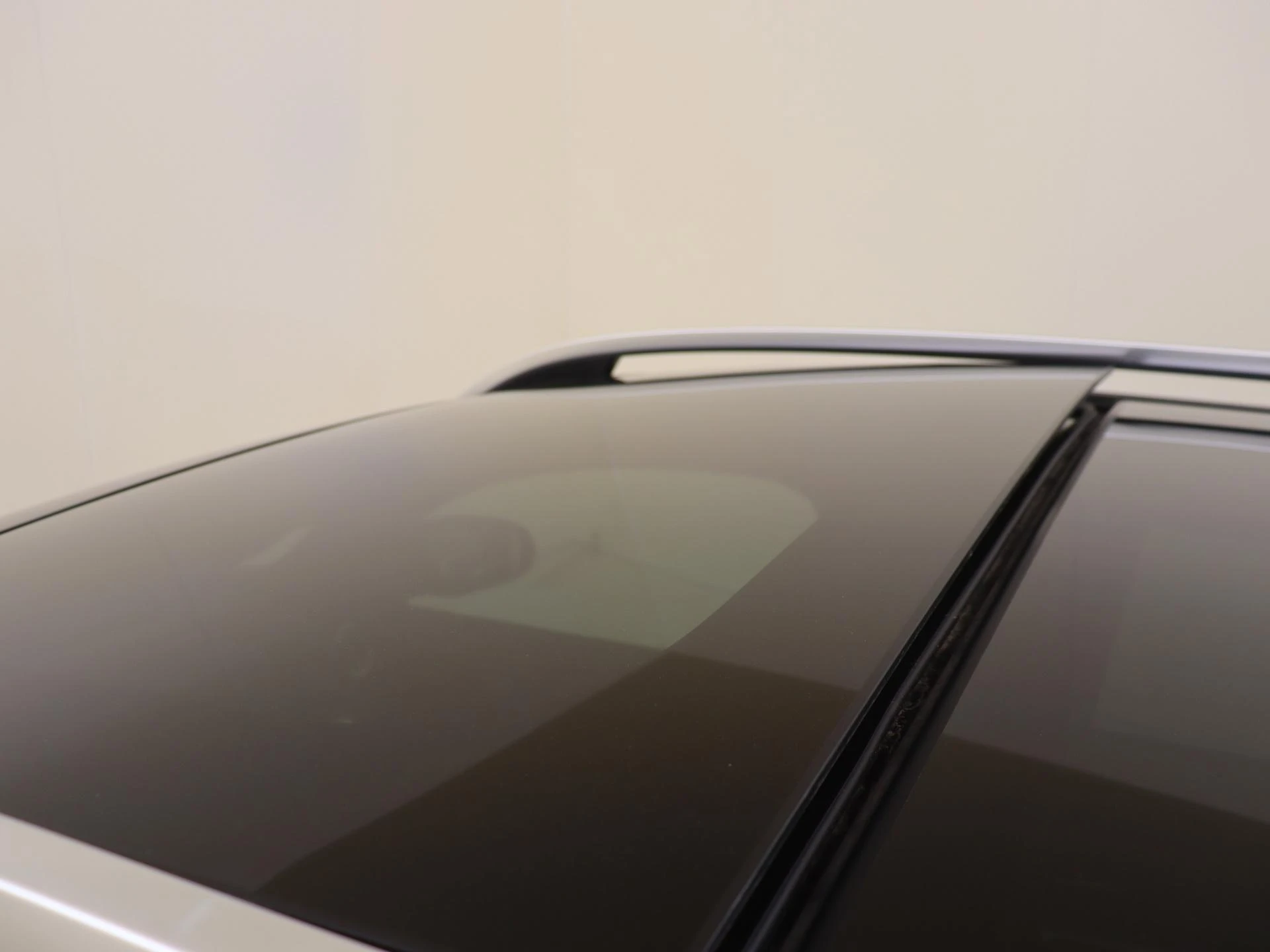 Mercedes-Benz-EQB-image-28