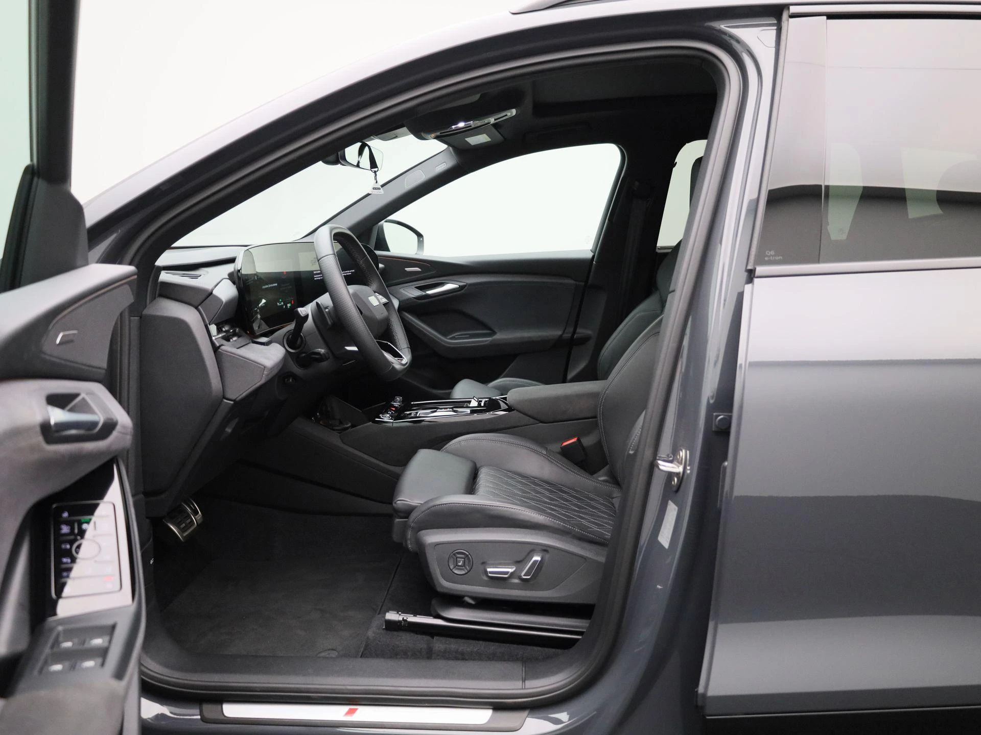 Audi-Q6 e-tron-image-8
