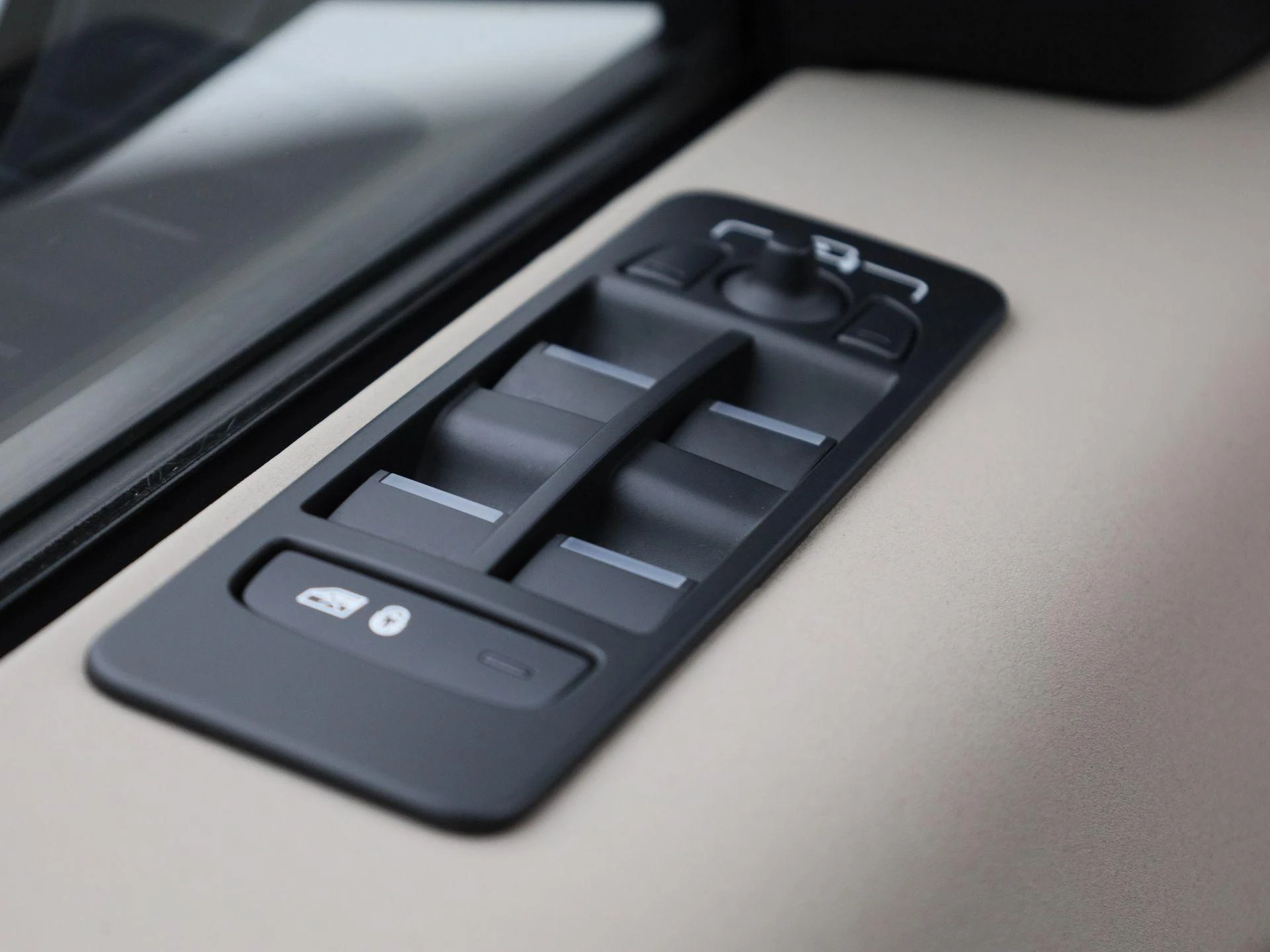 Land Rover-Discovery Sport-image-33