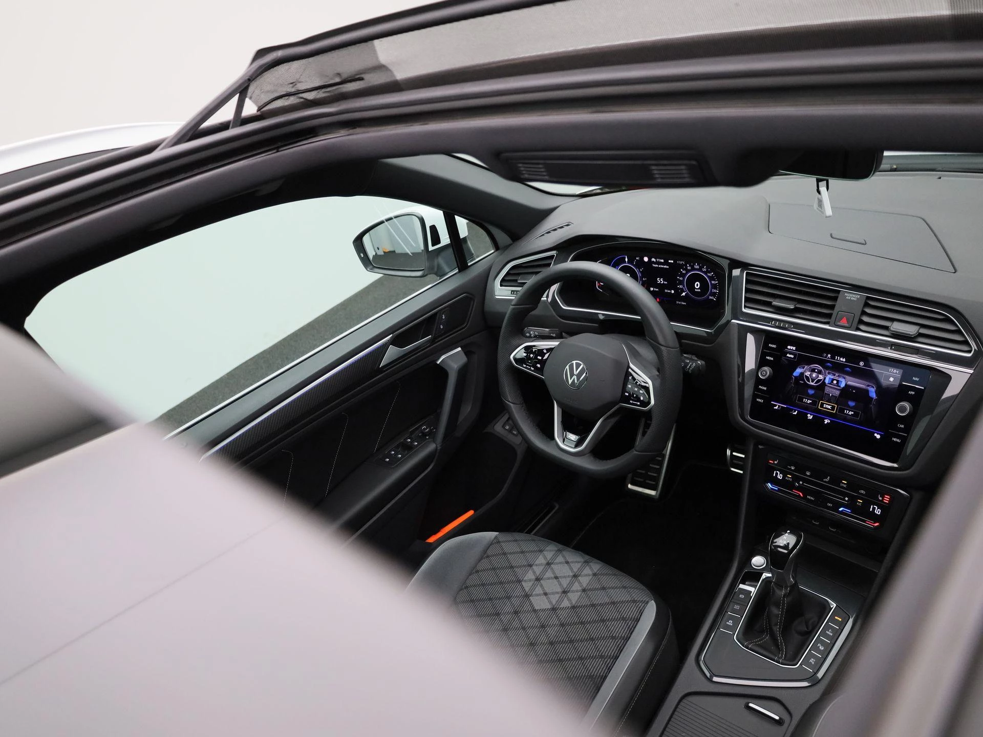 Volkswagen-Tiguan-image-53