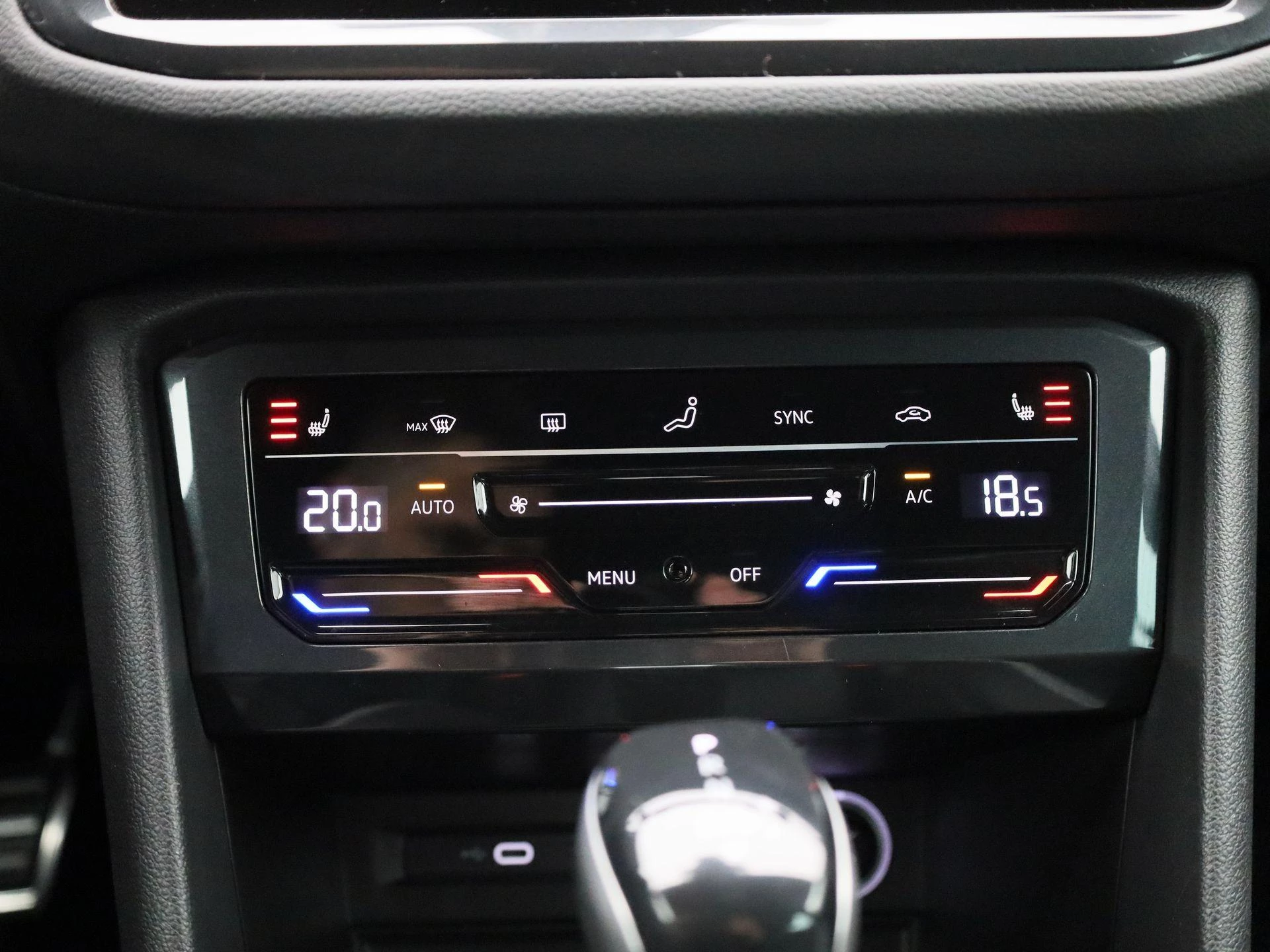 Volkswagen-Tiguan-image-17
