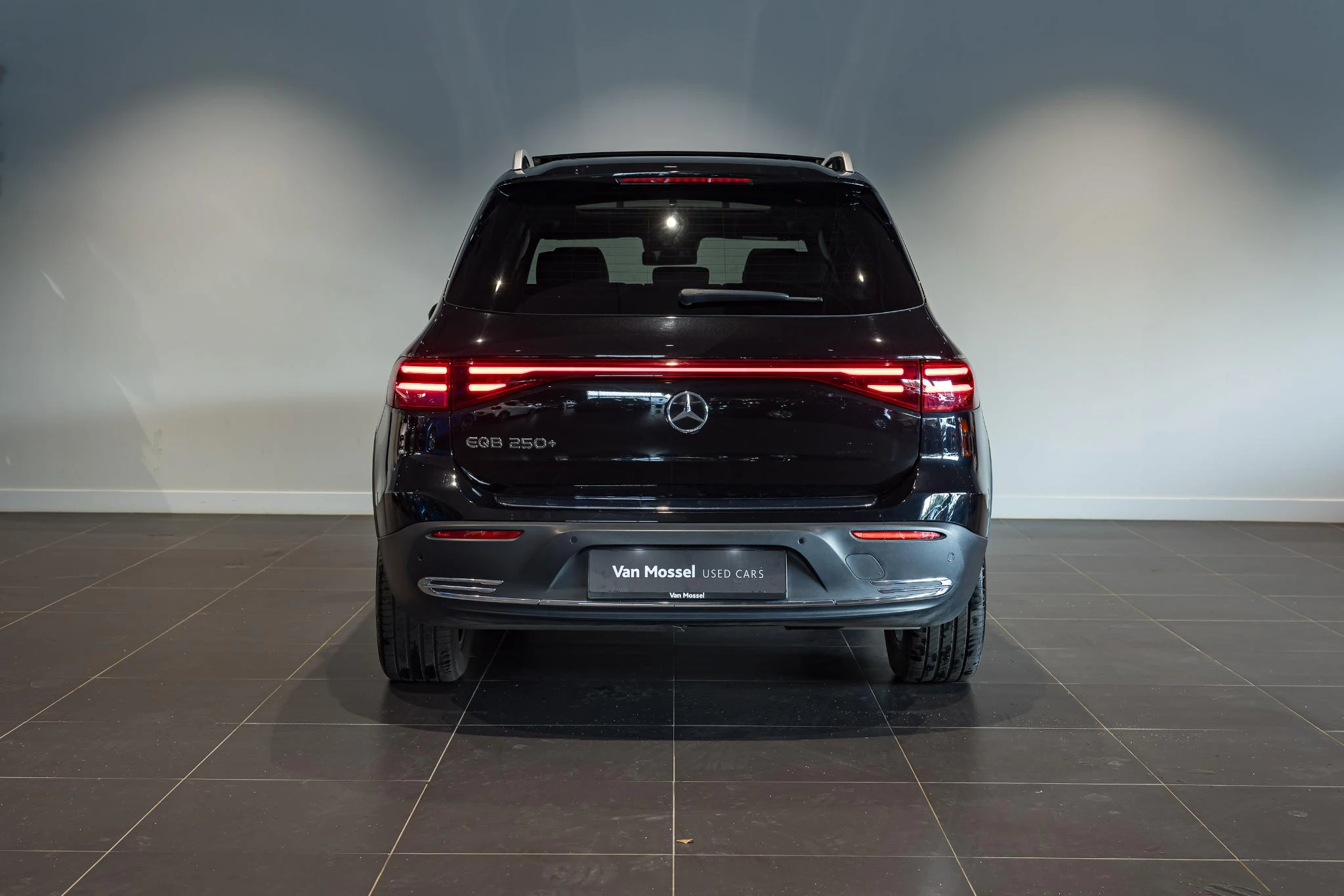 Mercedes-Benz-EQB-image-5