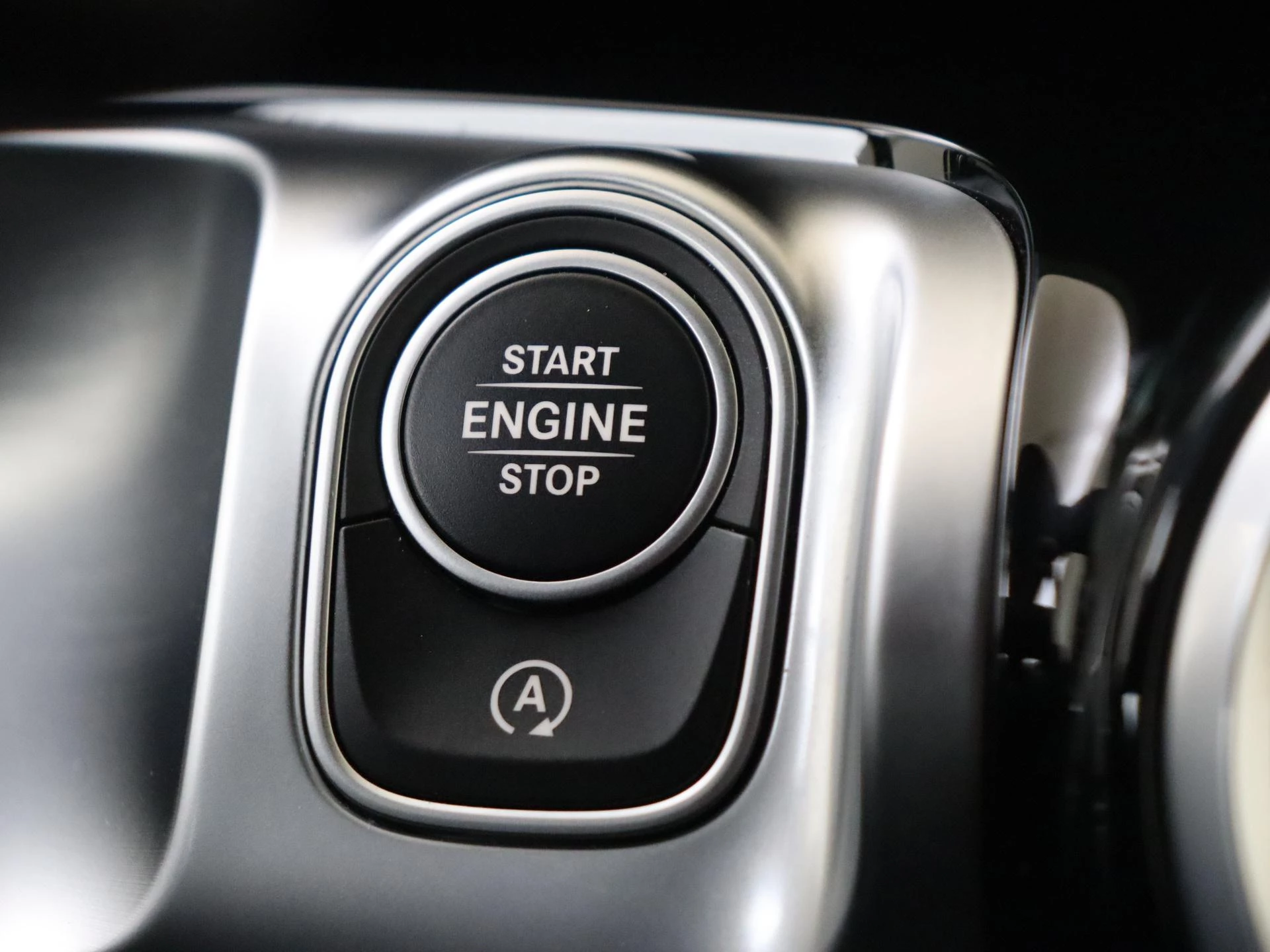 Mercedes-Benz-GLB-image-25