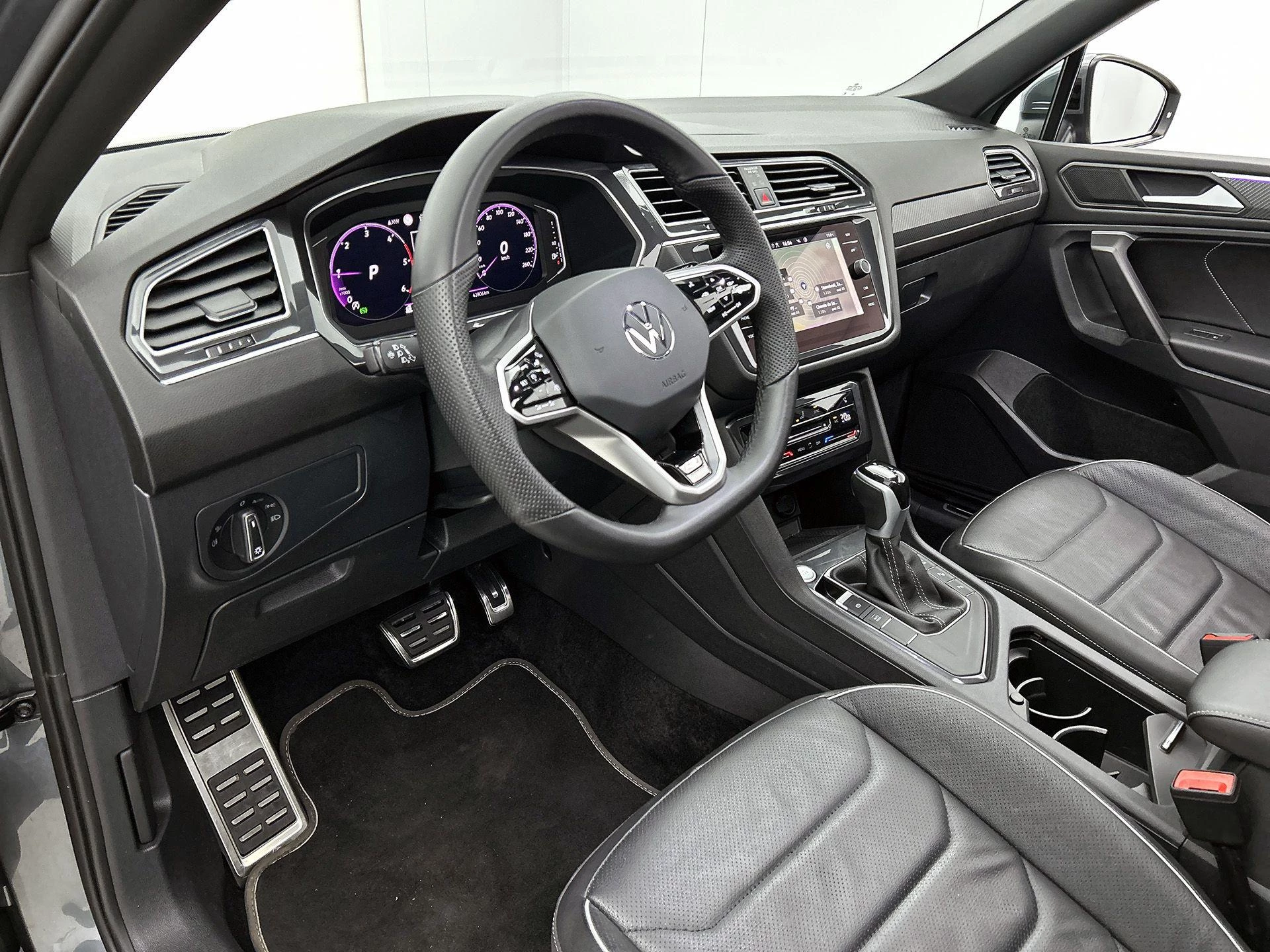 Volkswagen-Tiguan-image-19