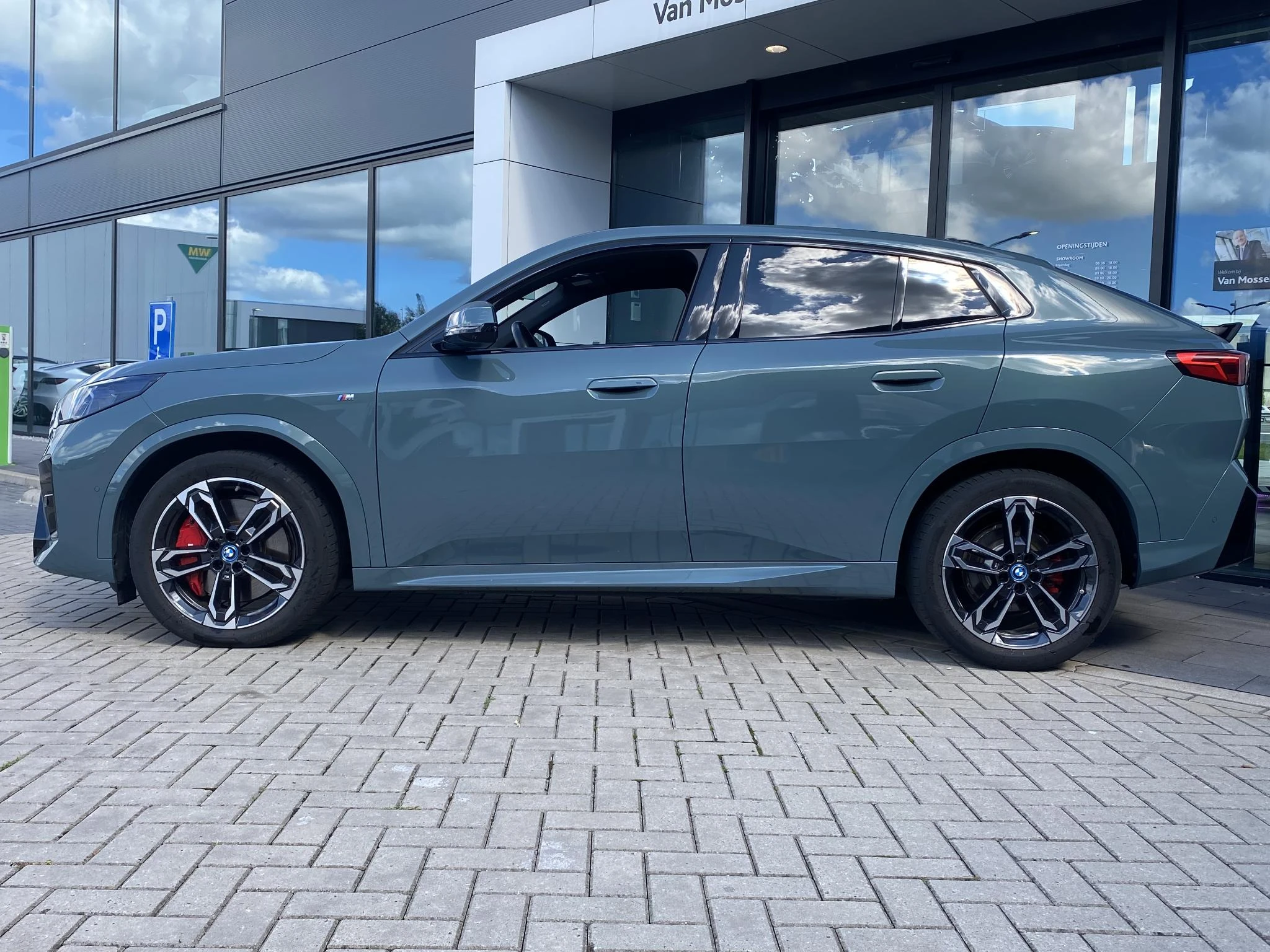BMW-iX2-image-1