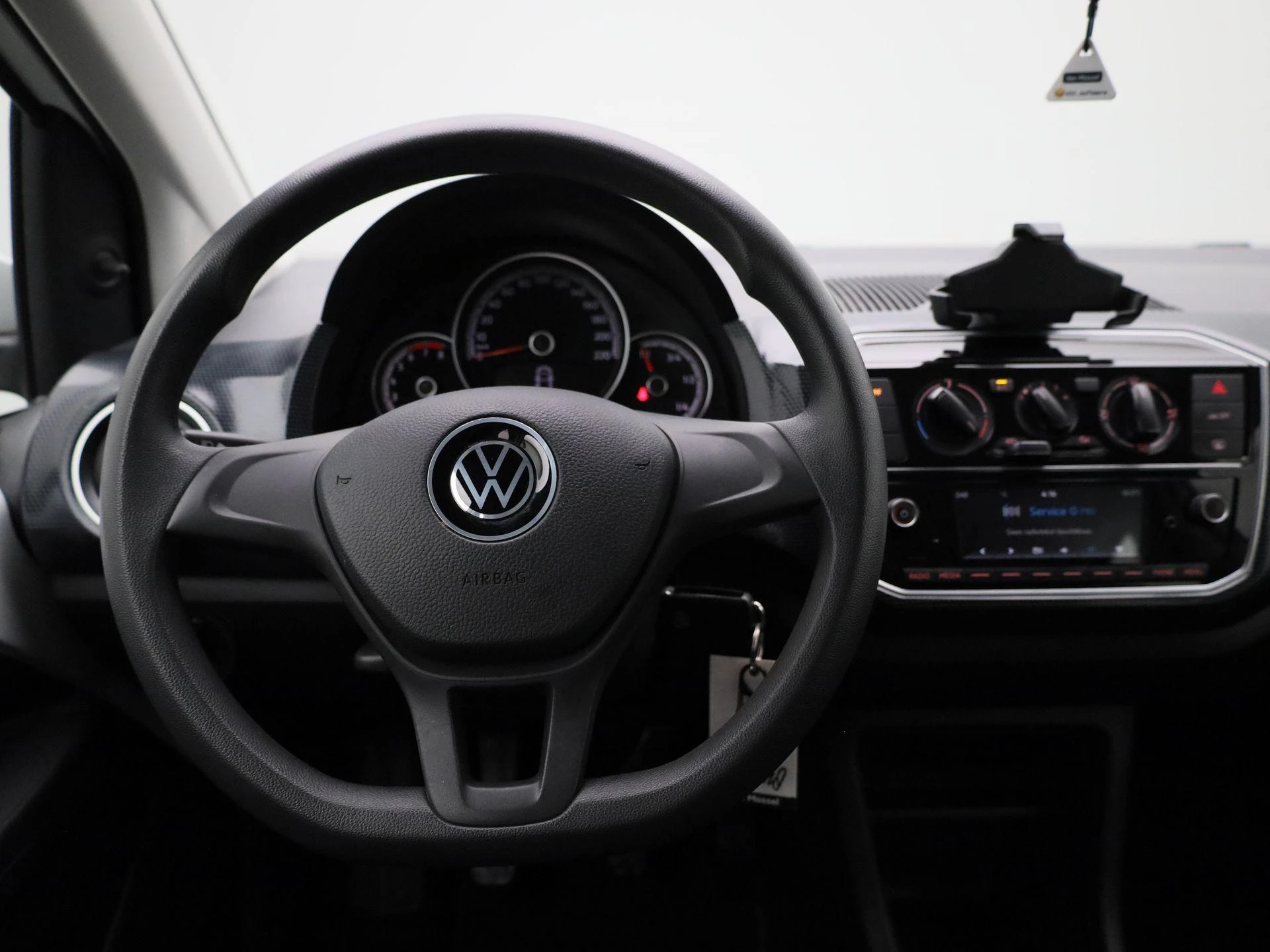 Volkswagen-up!-image-6