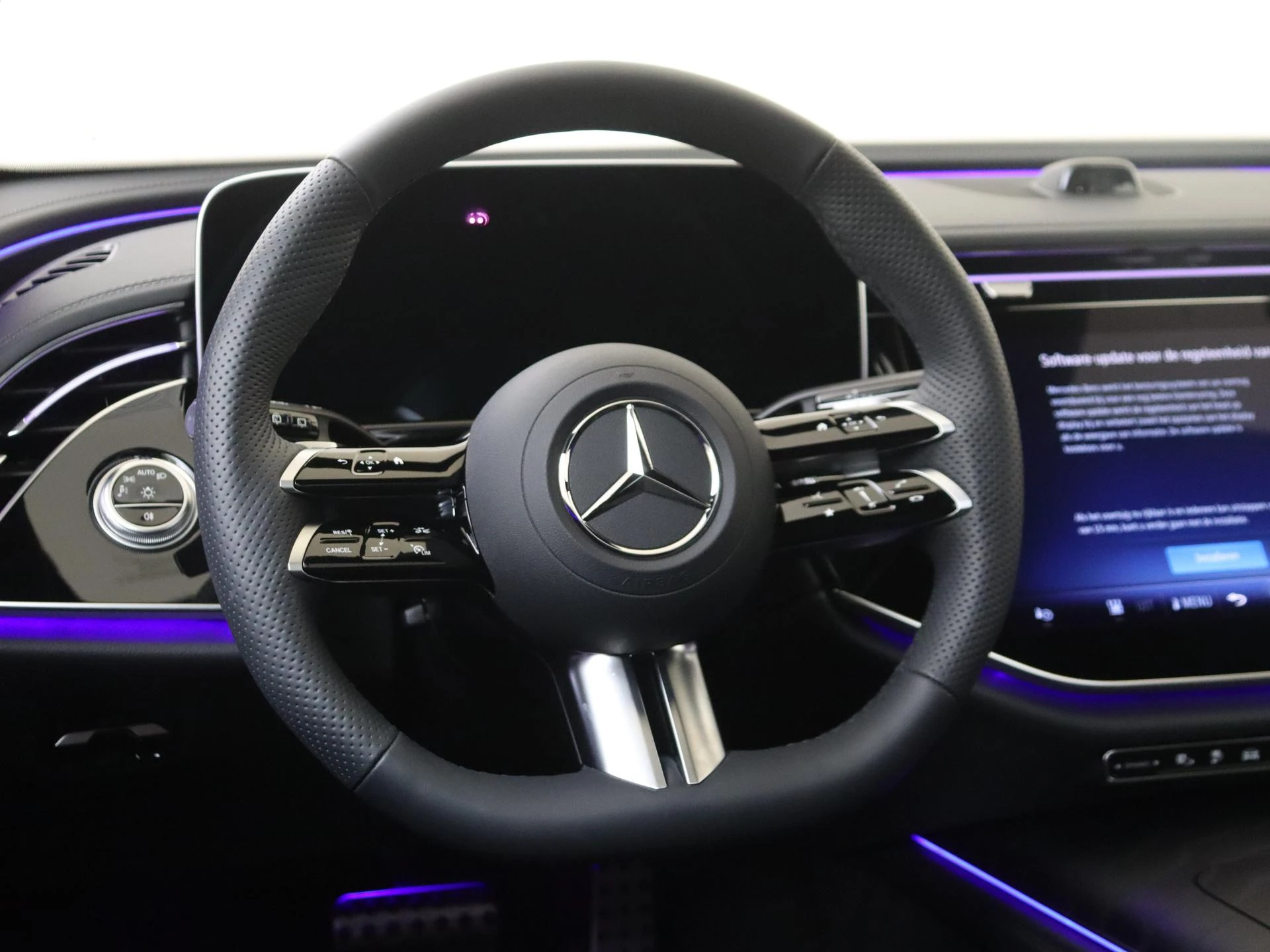 Mercedes-Benz-E-Klasse-image-9