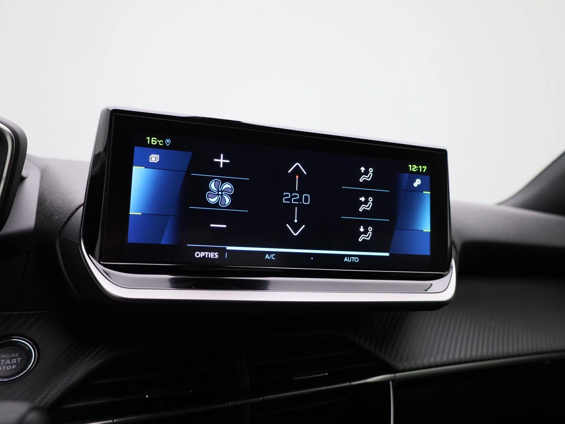 Peugeot-e-2008-image-17
