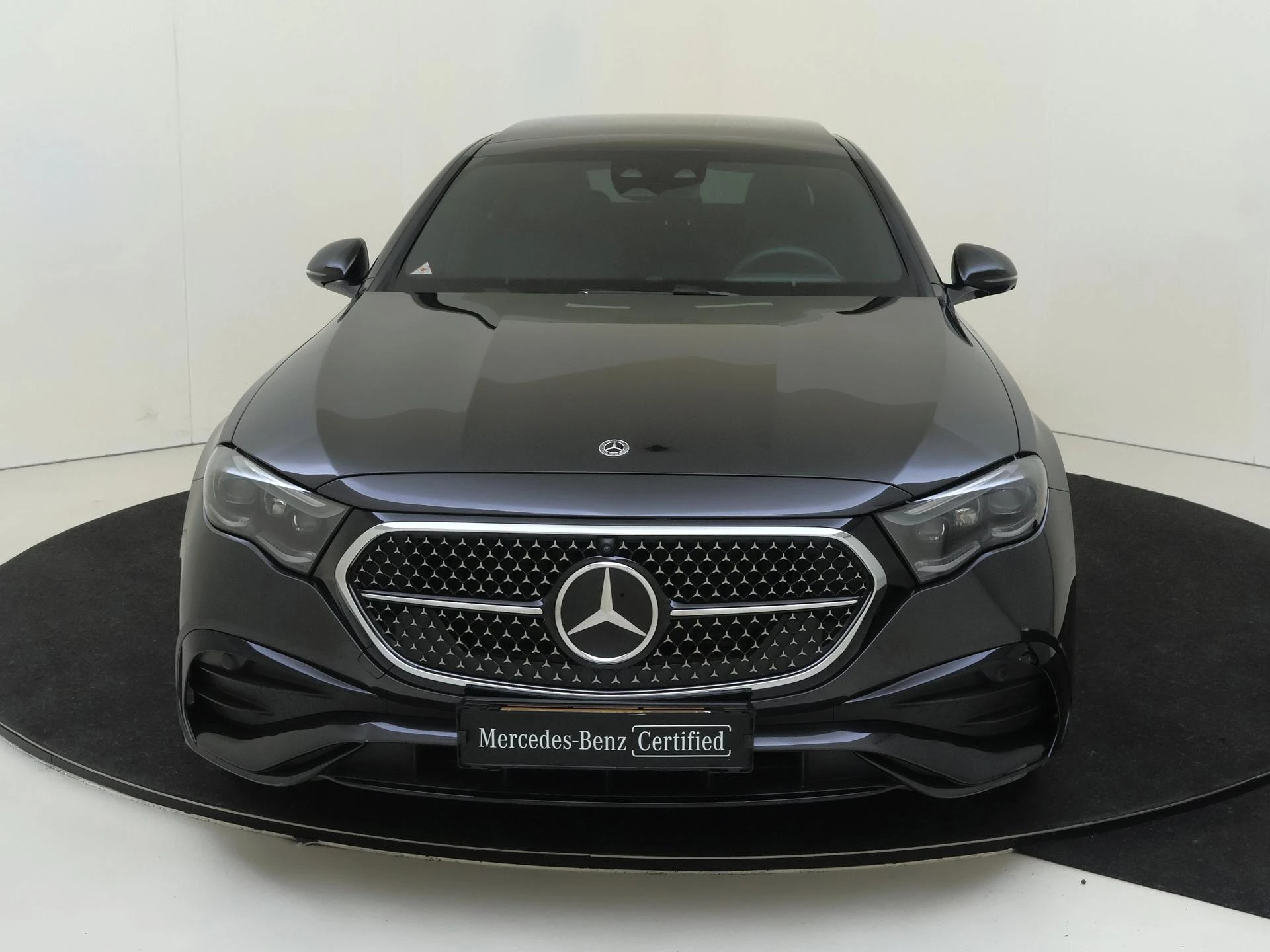 Mercedes-Benz-E-Klasse-image-5