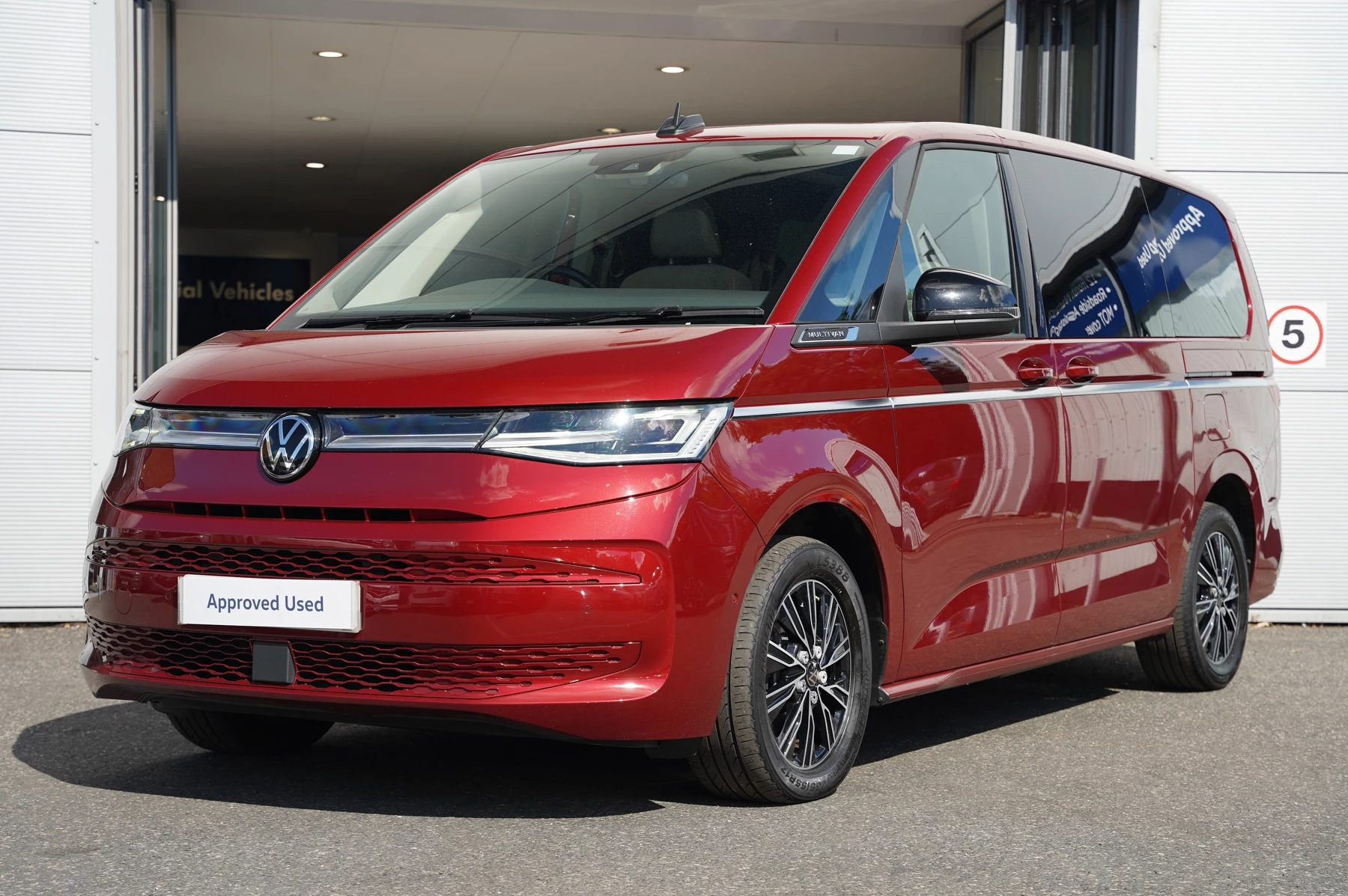 Volkswagen-Multivan-image-36